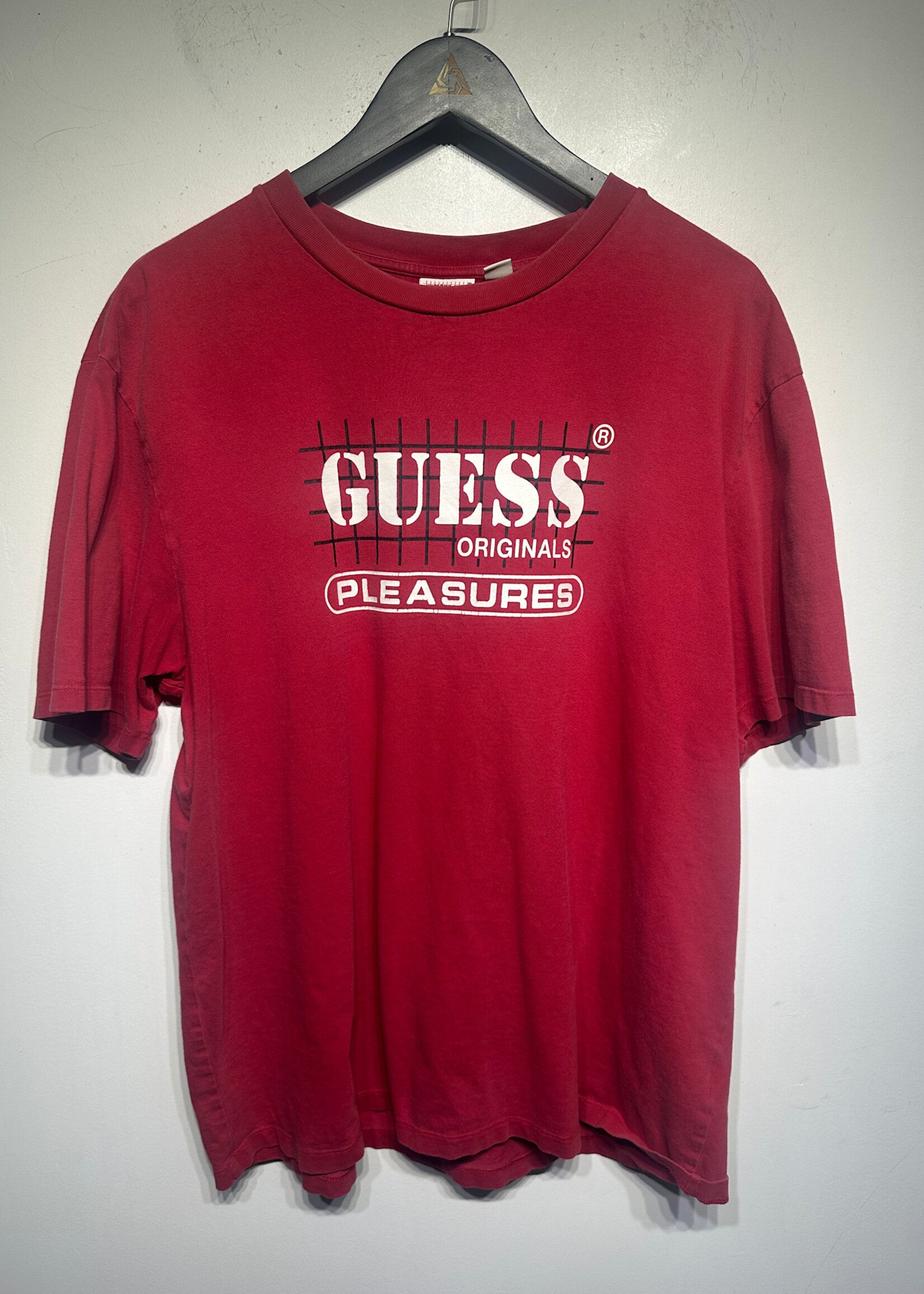 GUESS X PLEASURES RED LOGO TEE L