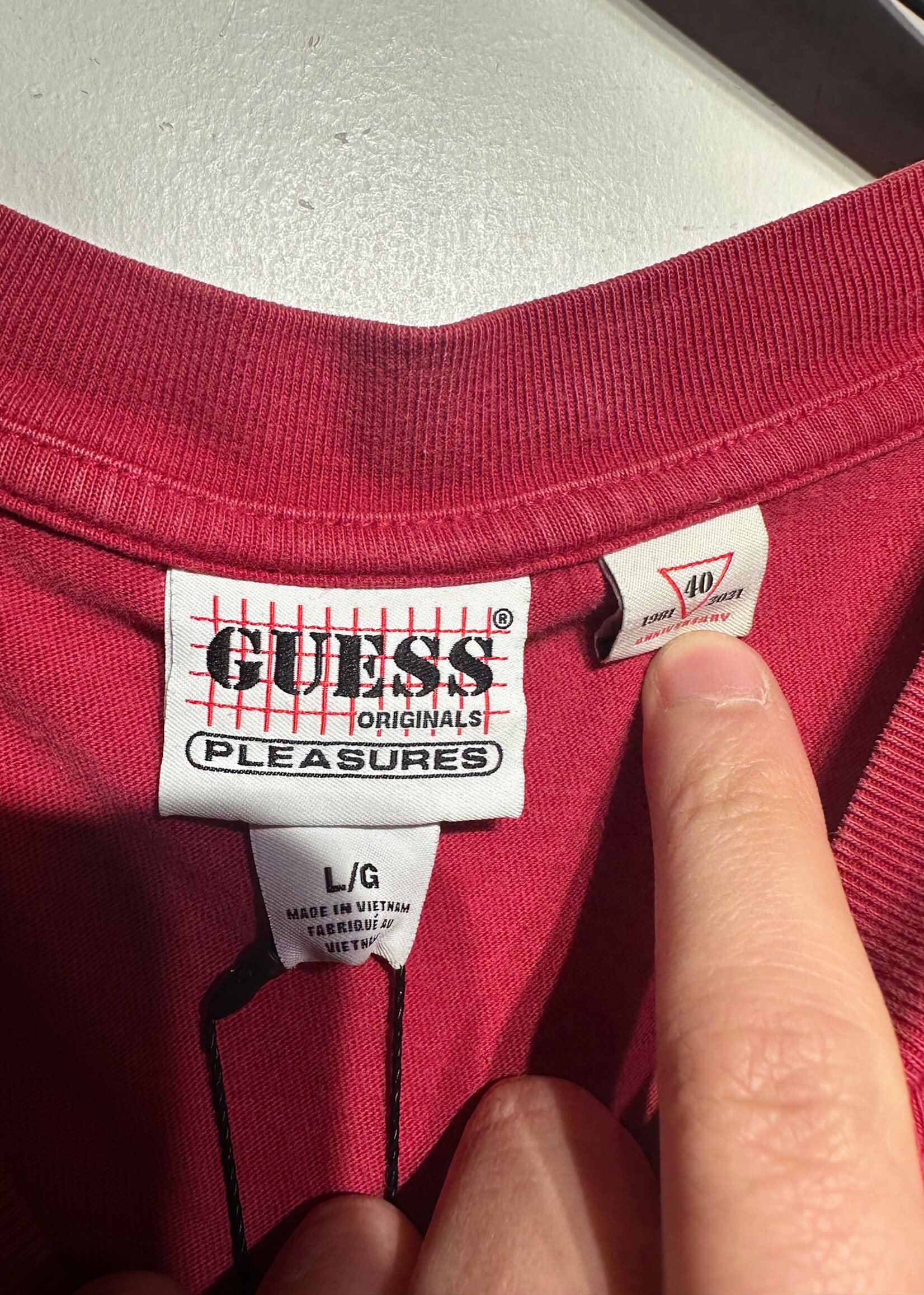 GUESS X PLEASURES RED LOGO TEE L