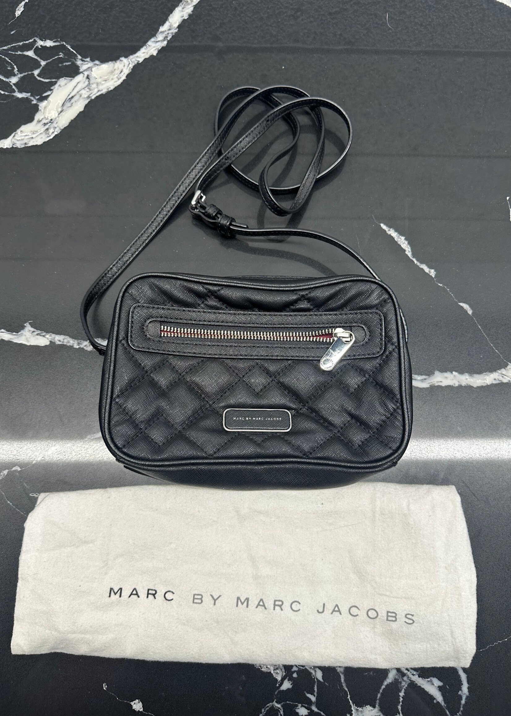 MARC JACOBS BLACK LEACH PUFFER BAG