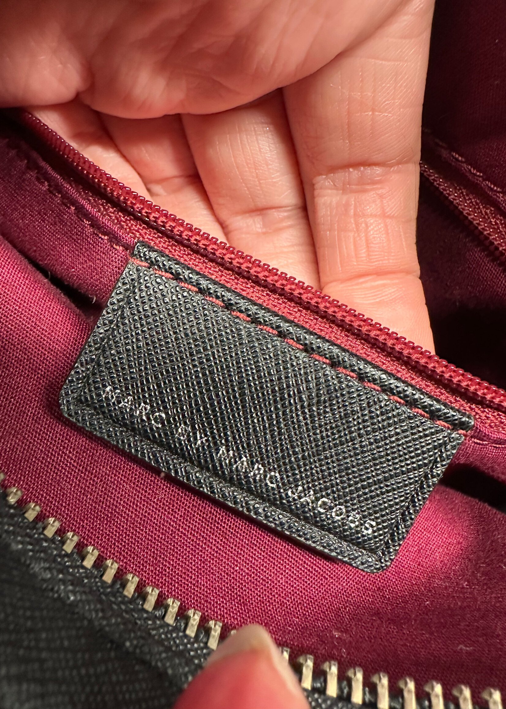 MARC JACOBS BLACK LEACH PUFFER BAG