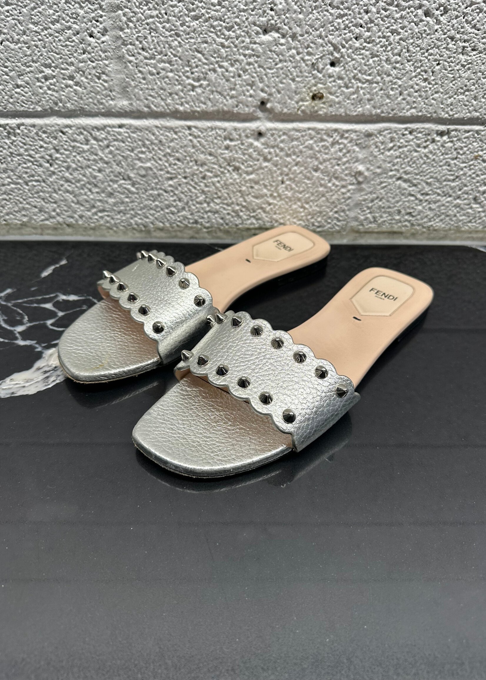 Fendi Silver Spiked Flat Sandals Fem 39/8