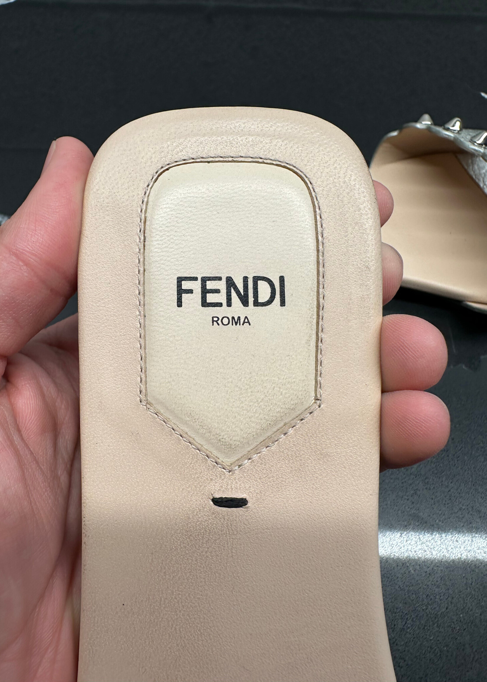 Fendi Silver Spiked Flat Sandals Fem 39/8