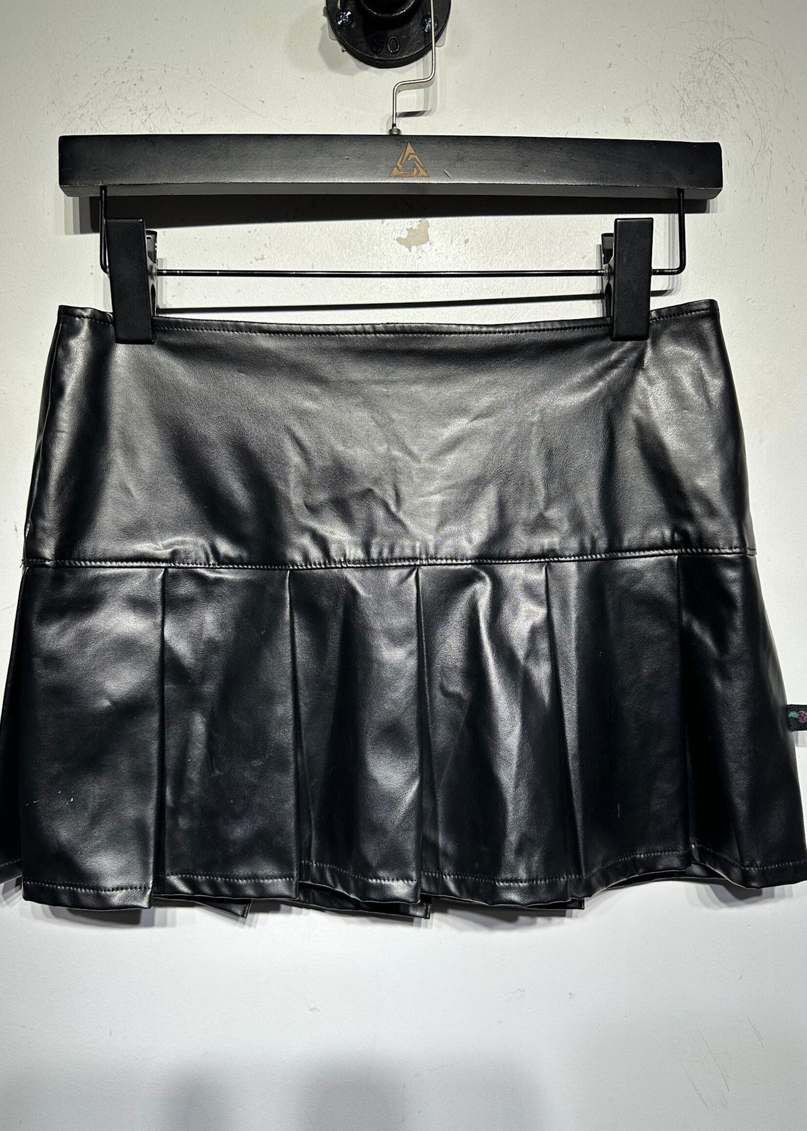Tripp NYC Black Faux Leather Pleated Mini Skirt 24