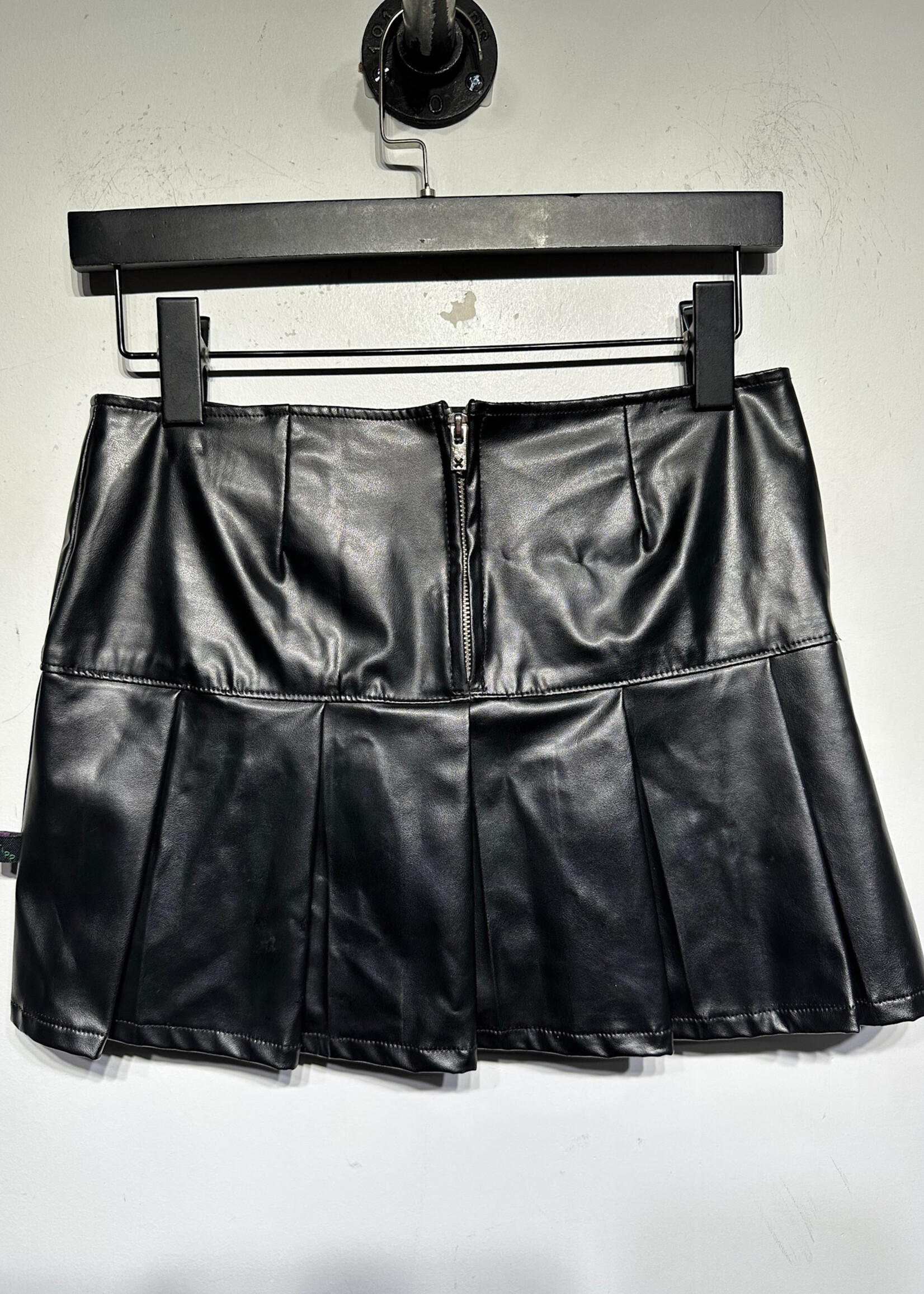 Tripp NYC Black Faux Leather Pleated Mini Skirt 24