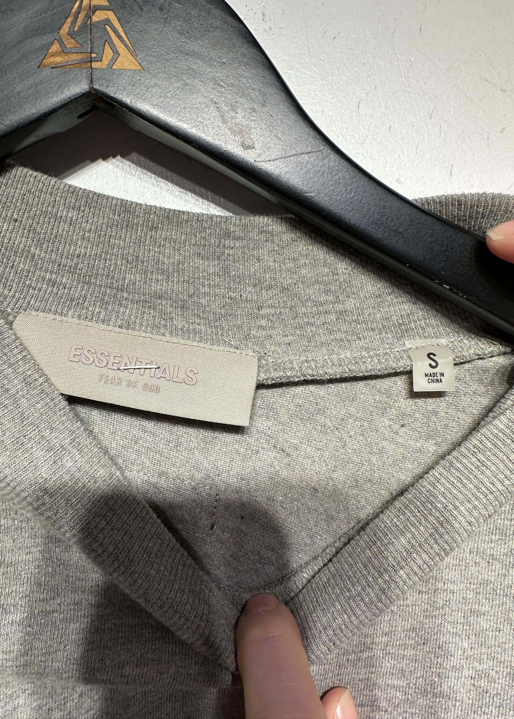 Essentials FOG Spellout Grey LS S