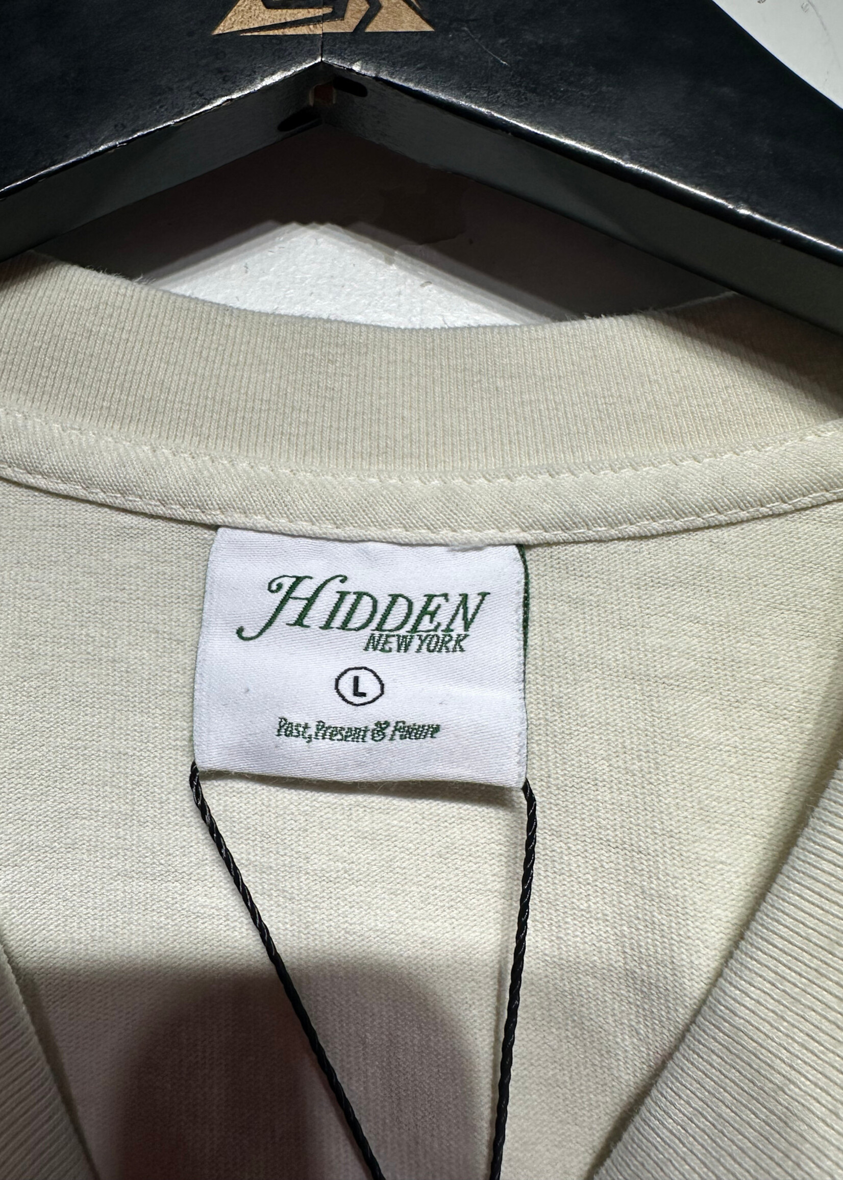 Hidden NY Cream Bandana Logo Tee L