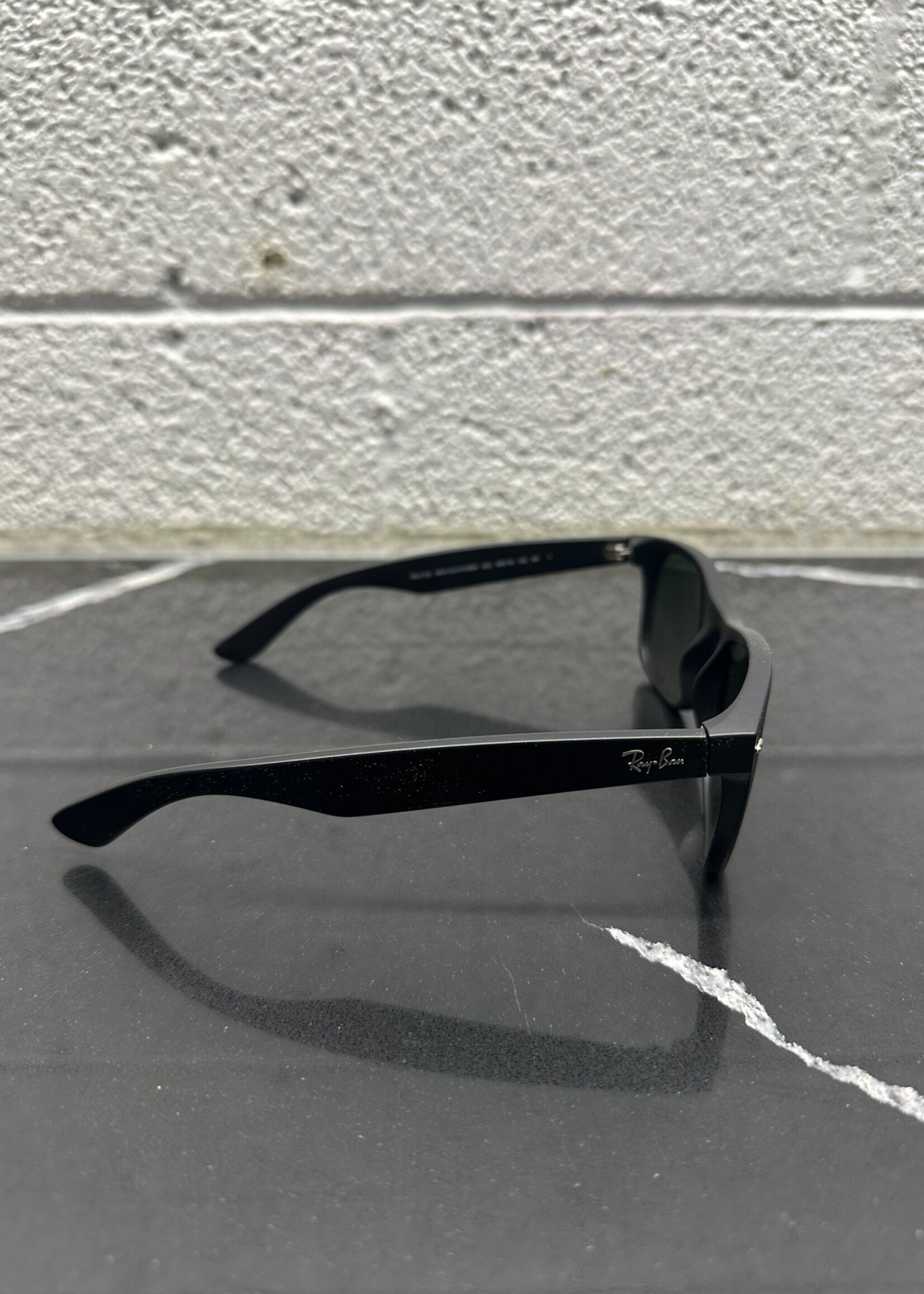 Ray Ban RB2132 W CASE