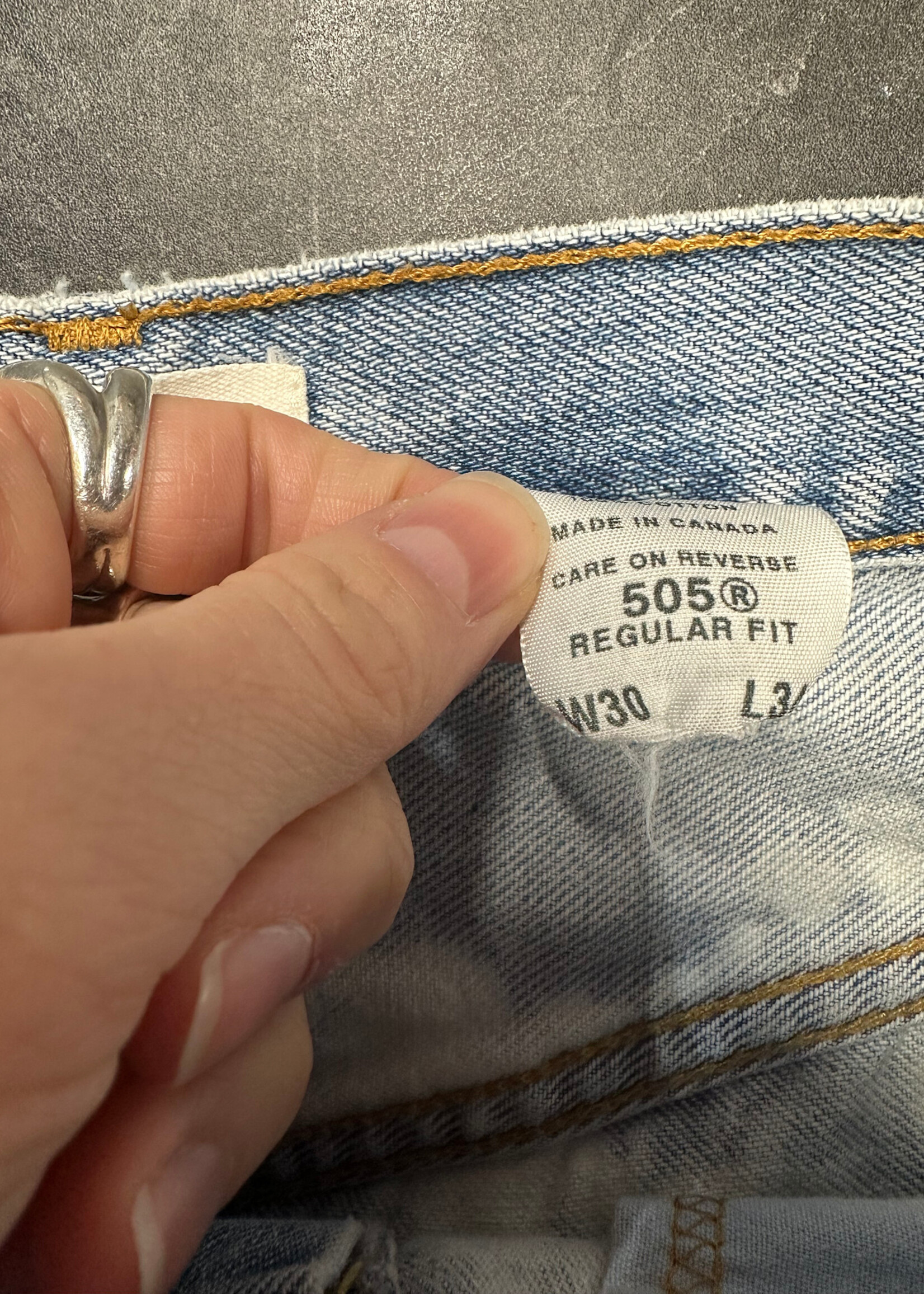 LEVI'S ACID WASH STUDDED SHORTS 28