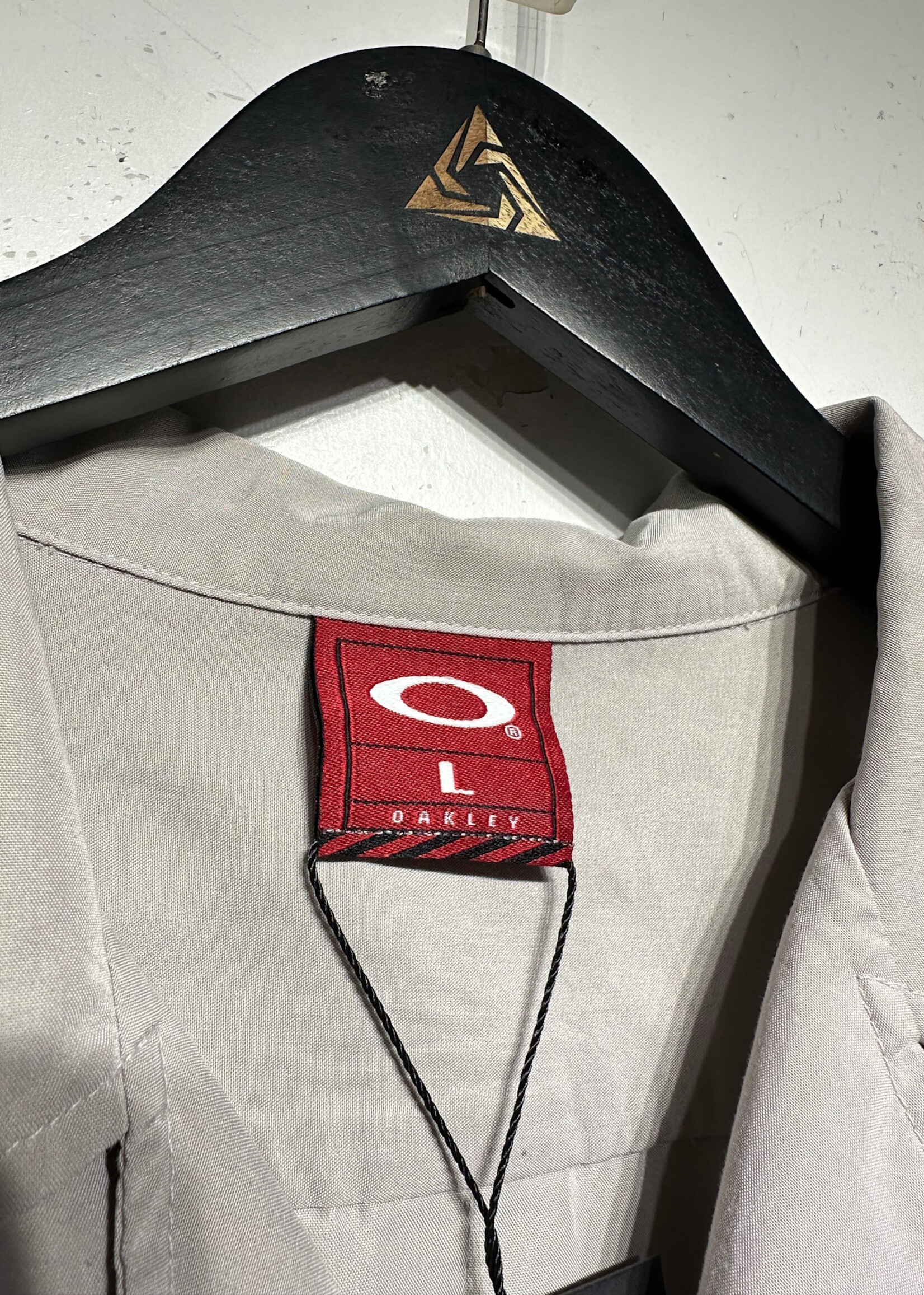 Oakley Grey Metal Logo BU L