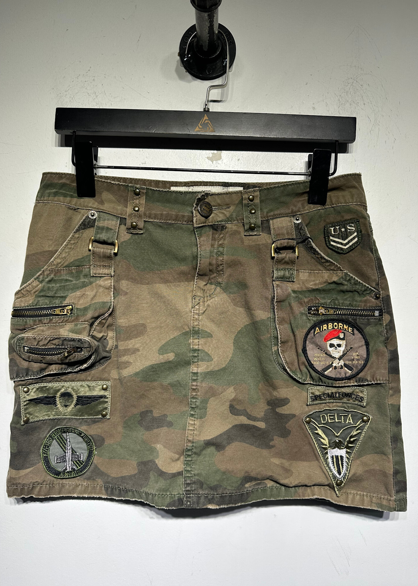 TELL CAMO PATCH SKIRT 30