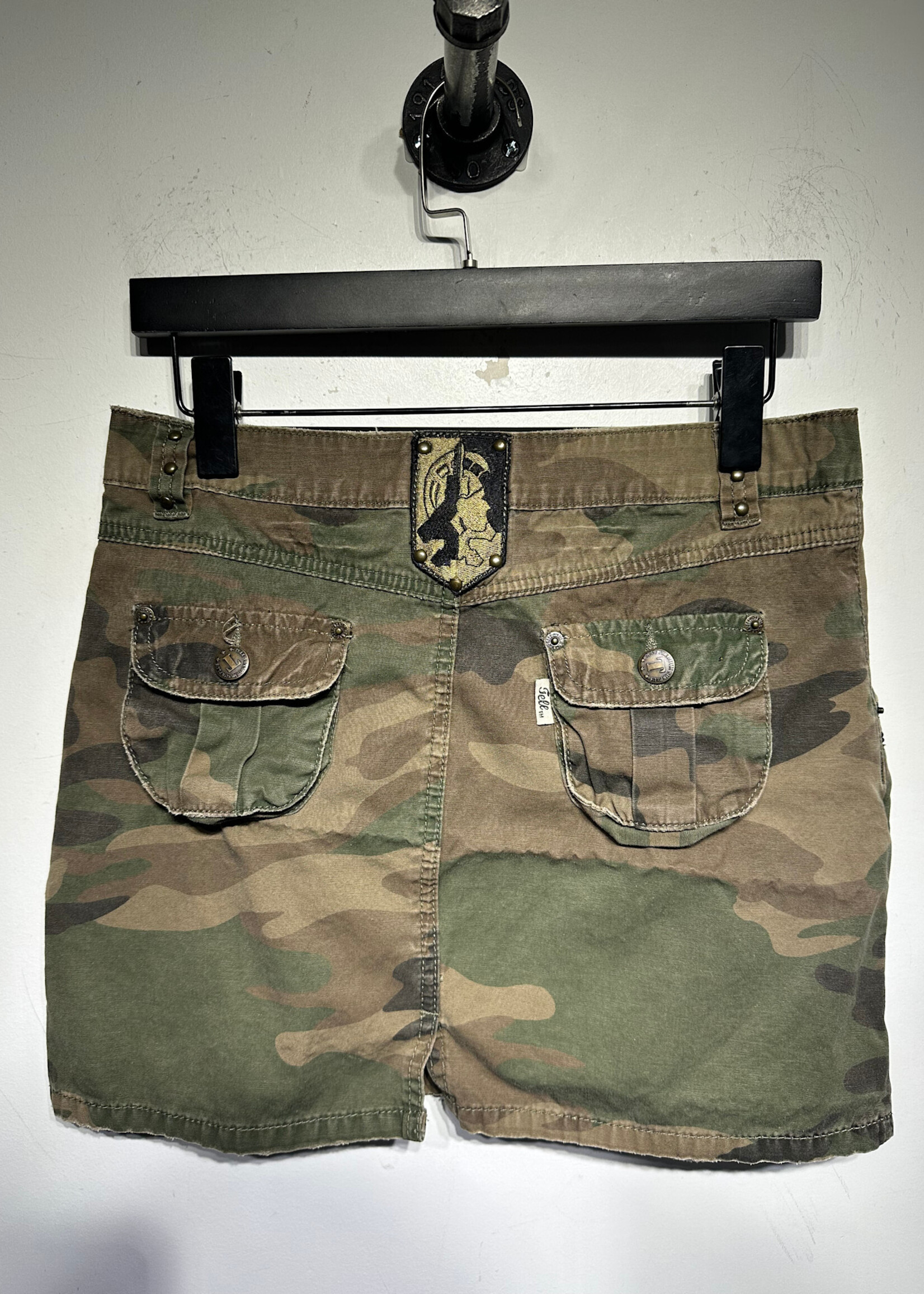 TELL CAMO PATCH SKIRT 30