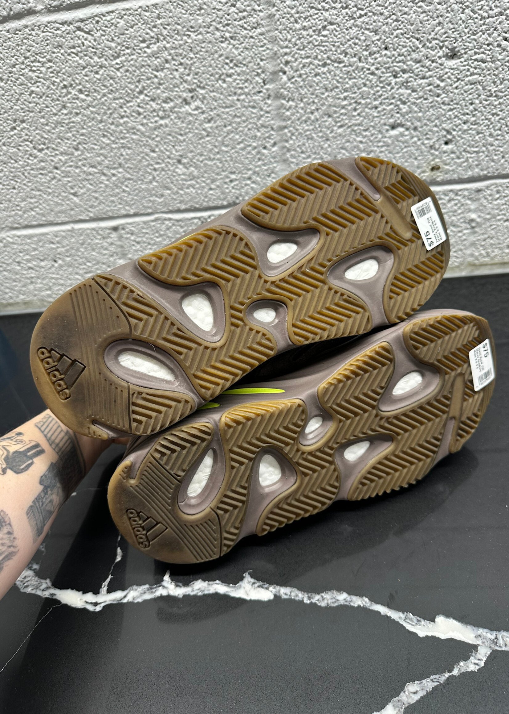 Yeezy Boost 700 Mauve Sneakers Masc 9.5