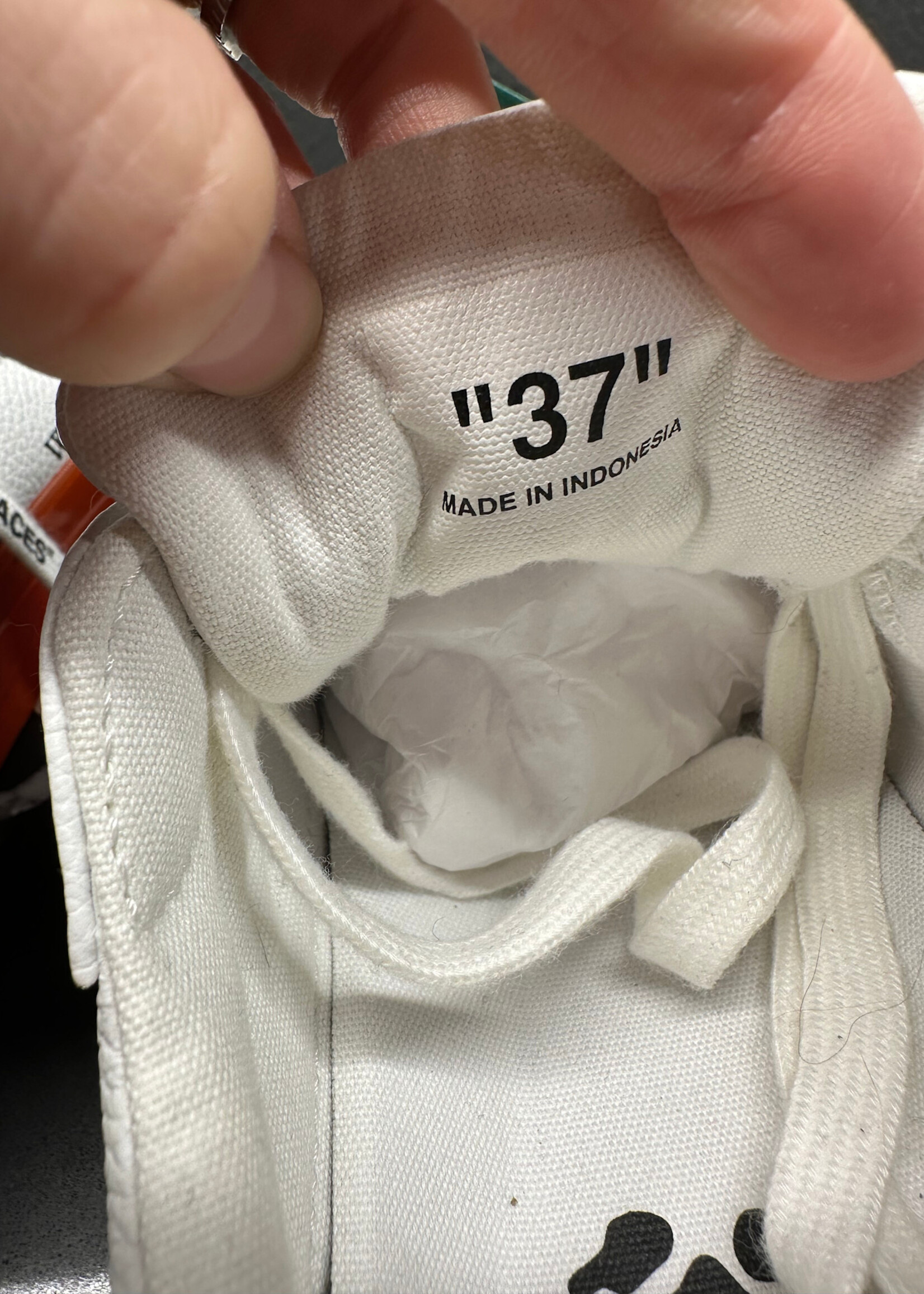 Off White Vulcanized Low Sneakers 37/6.5