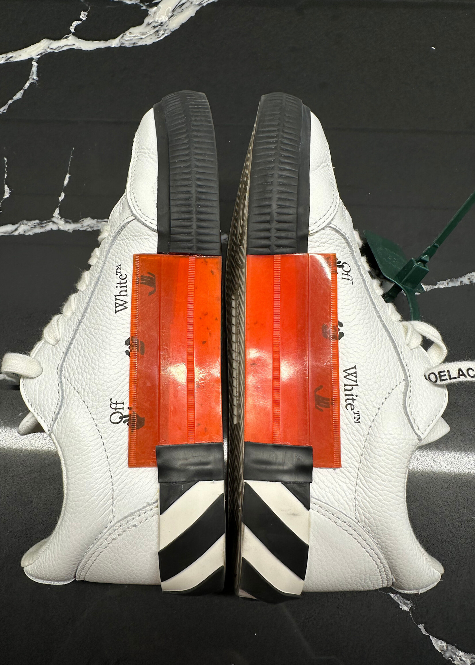 Off White Vulcanized Low Sneakers 37/6.5