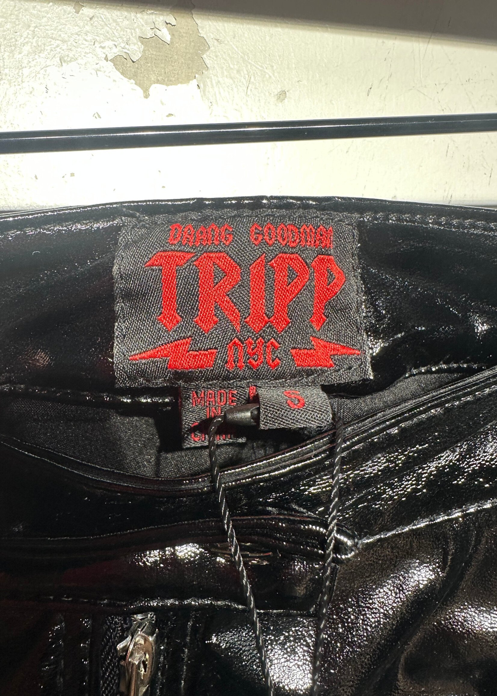 Tripp NYC Black Patent Leather Skirt Fem 25"