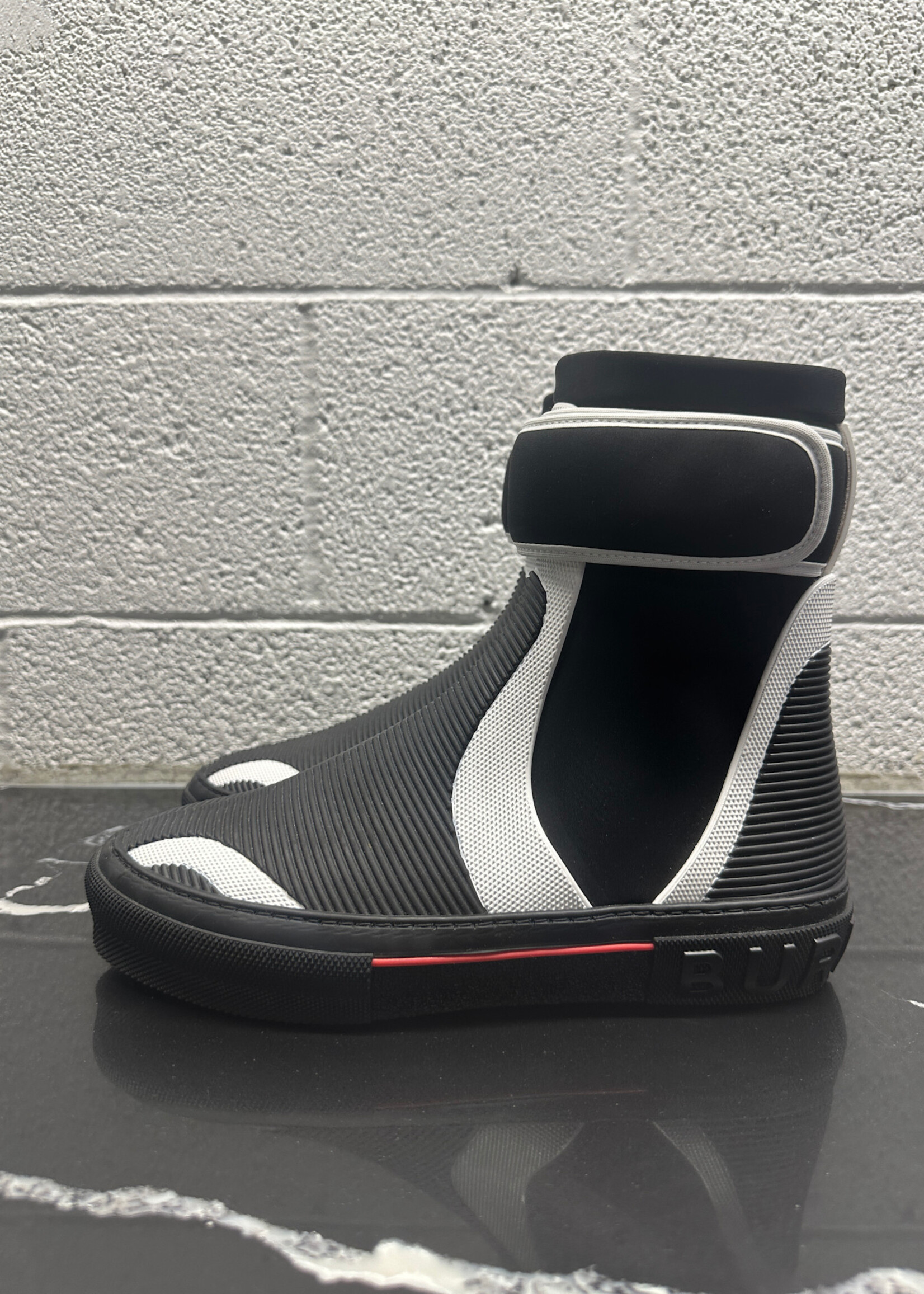 Burberry Black High Top velcro Sneakers 41/Masc 8