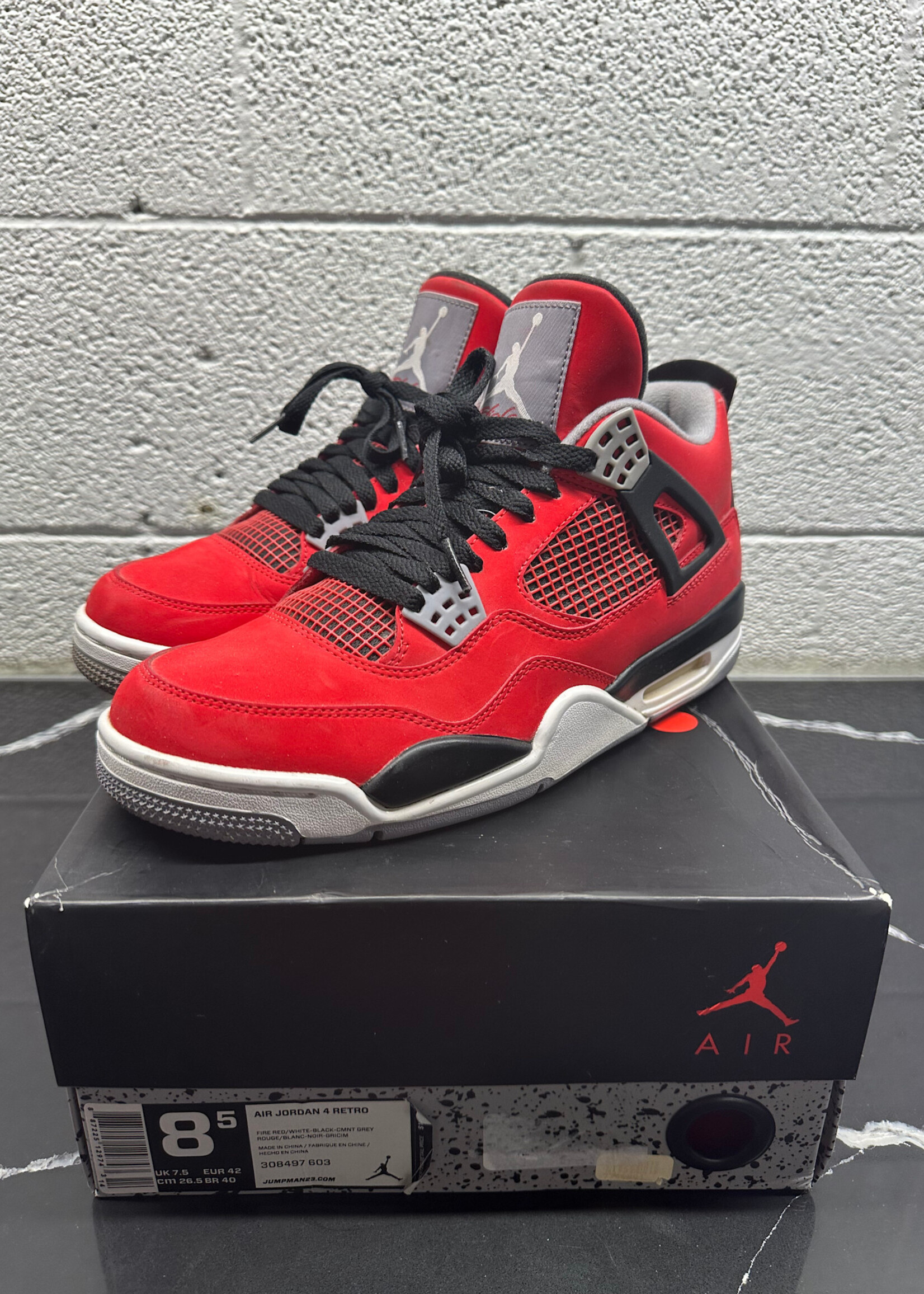 Nike Red and White Air Jordans Low Fem 8.5