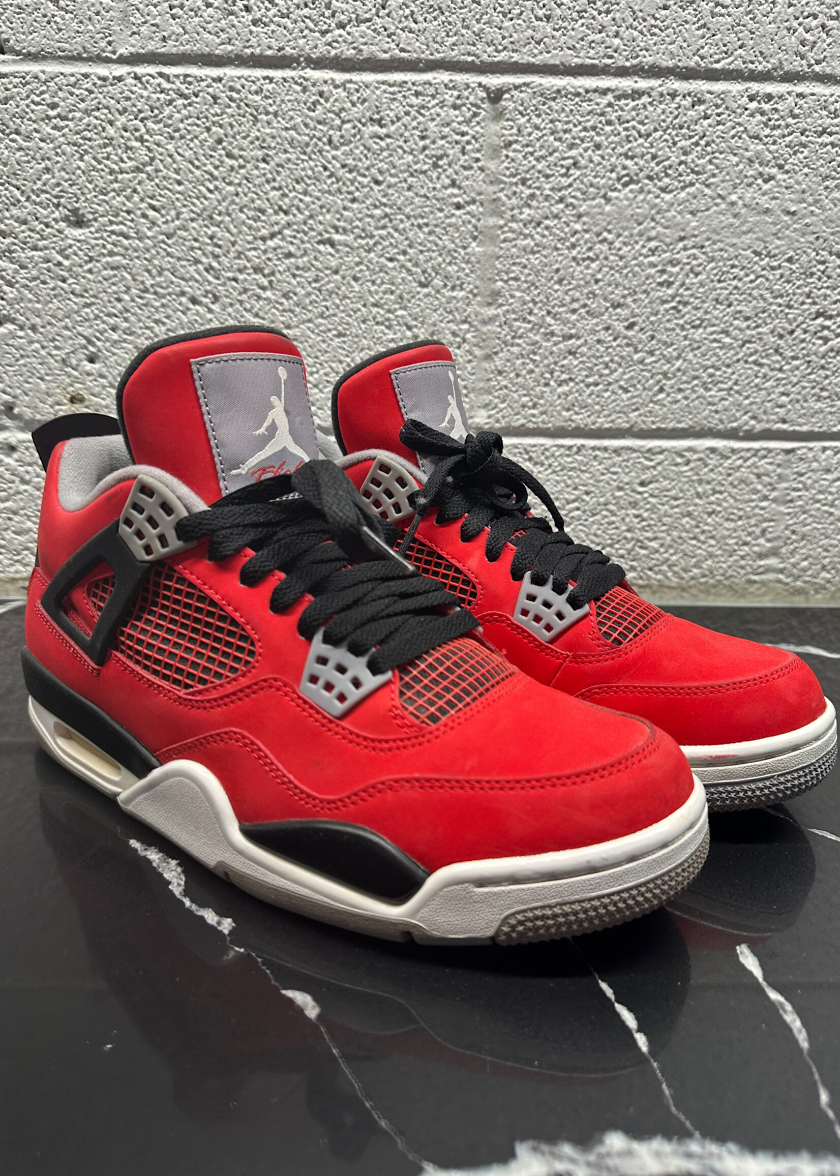 Nike Red and White Air Jordans Low Fem 8.5