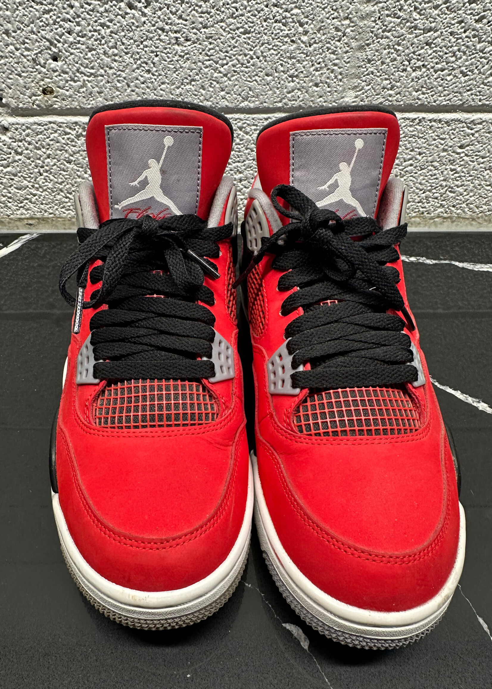 Nike Red and White Air Jordans Low Fem 8.5