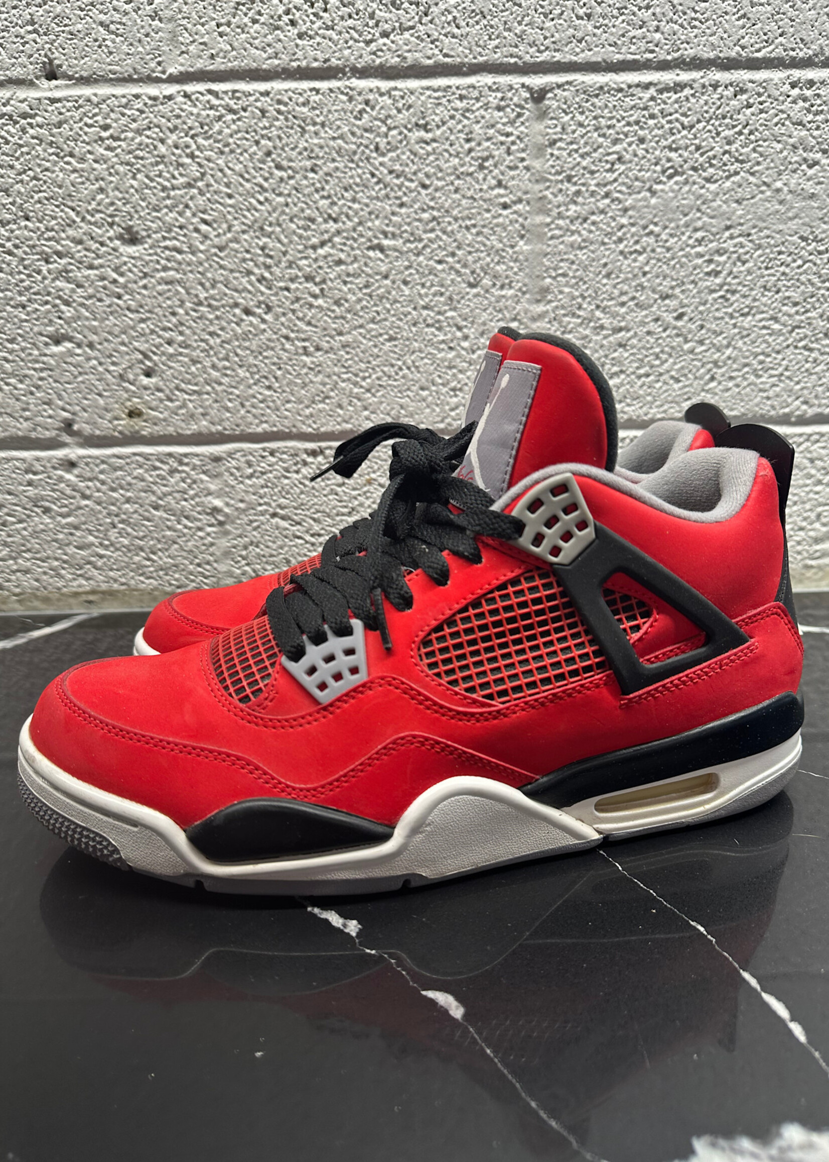 Nike Red and White Air Jordans Low Fem 8.5