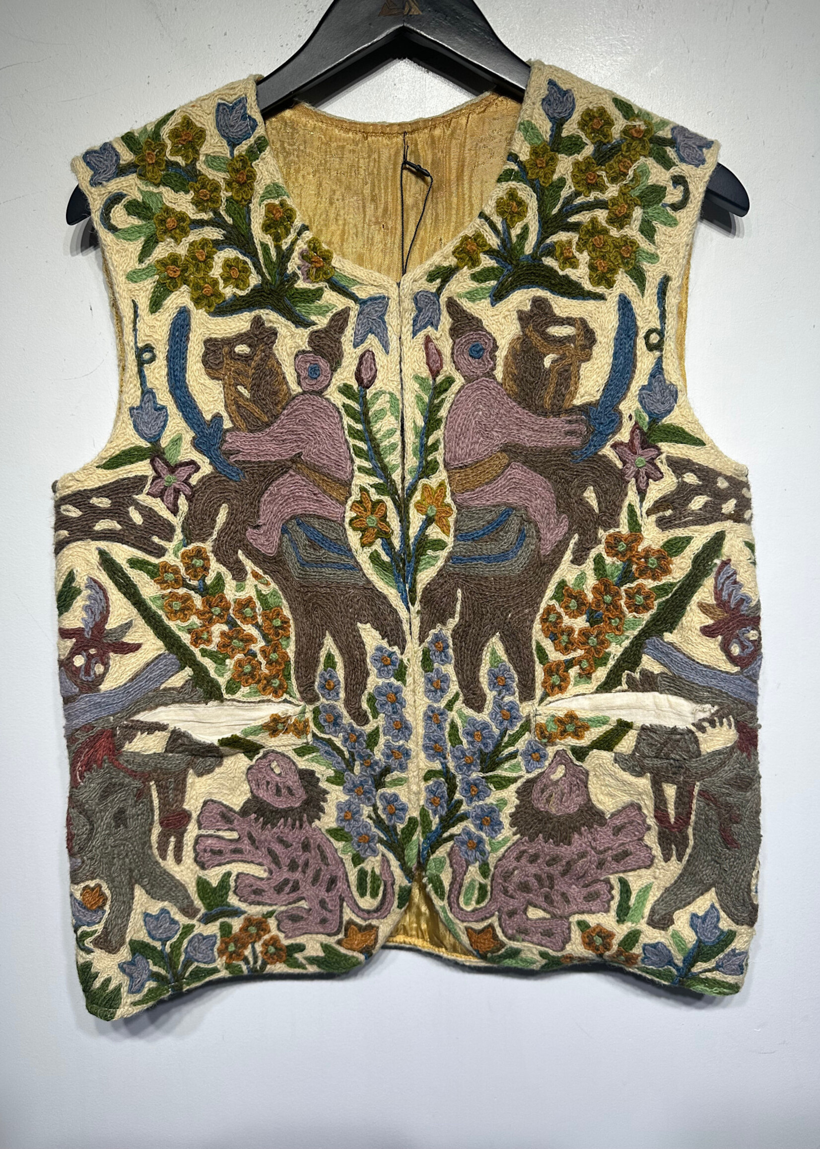 VINTAGE FLORAL CHAIN STITCH VEST XL