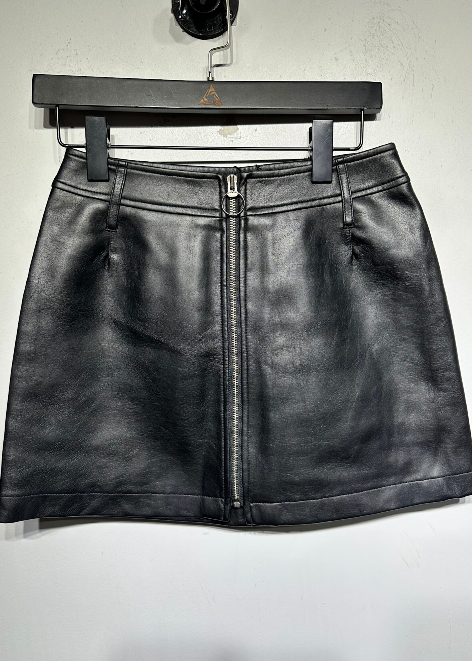 Guess Jeans USA Vtg Black Polyvinyl Skirt Fem 26"