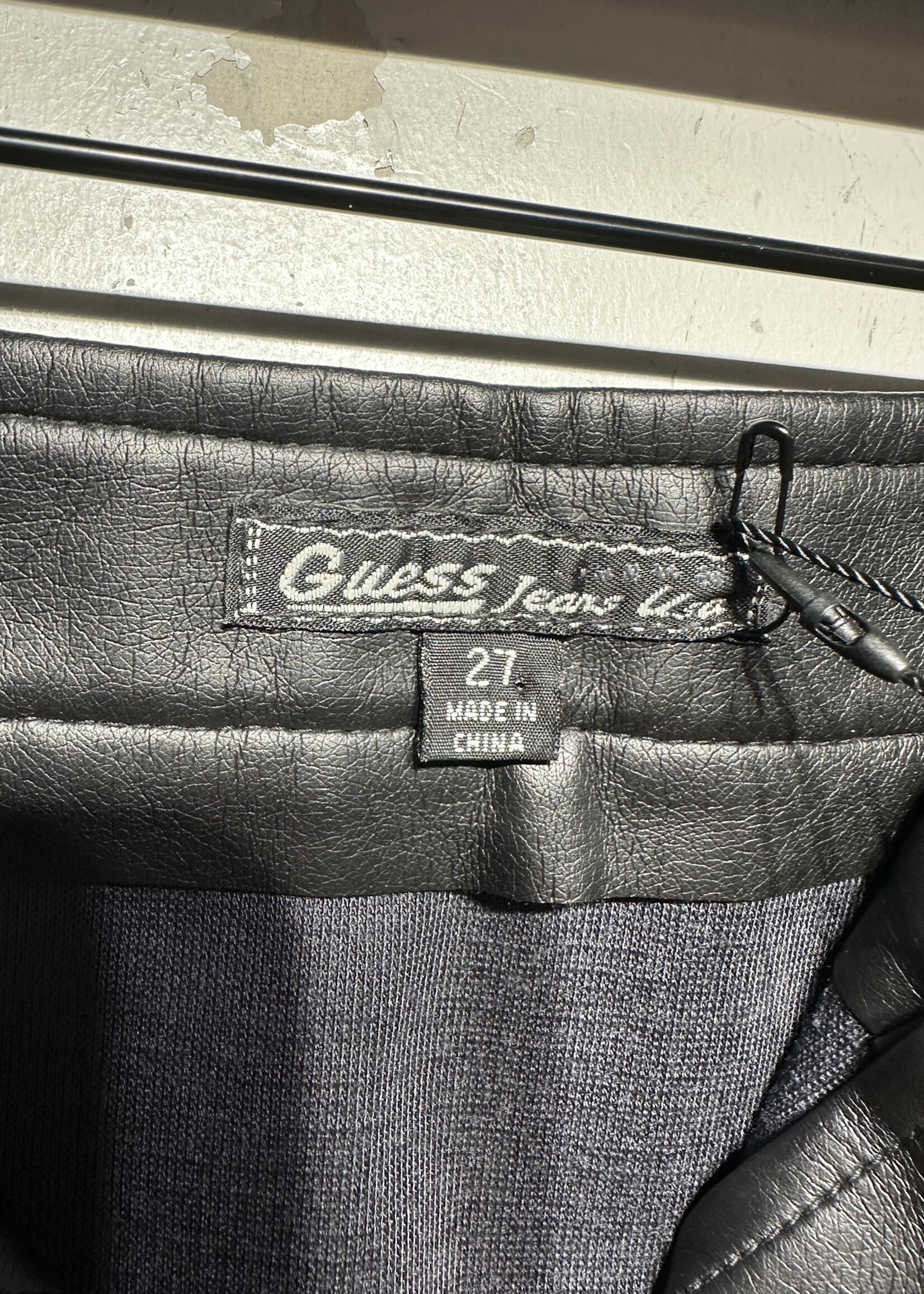 Guess Jeans USA Vtg Black Polyvinyl Skirt Fem 26"