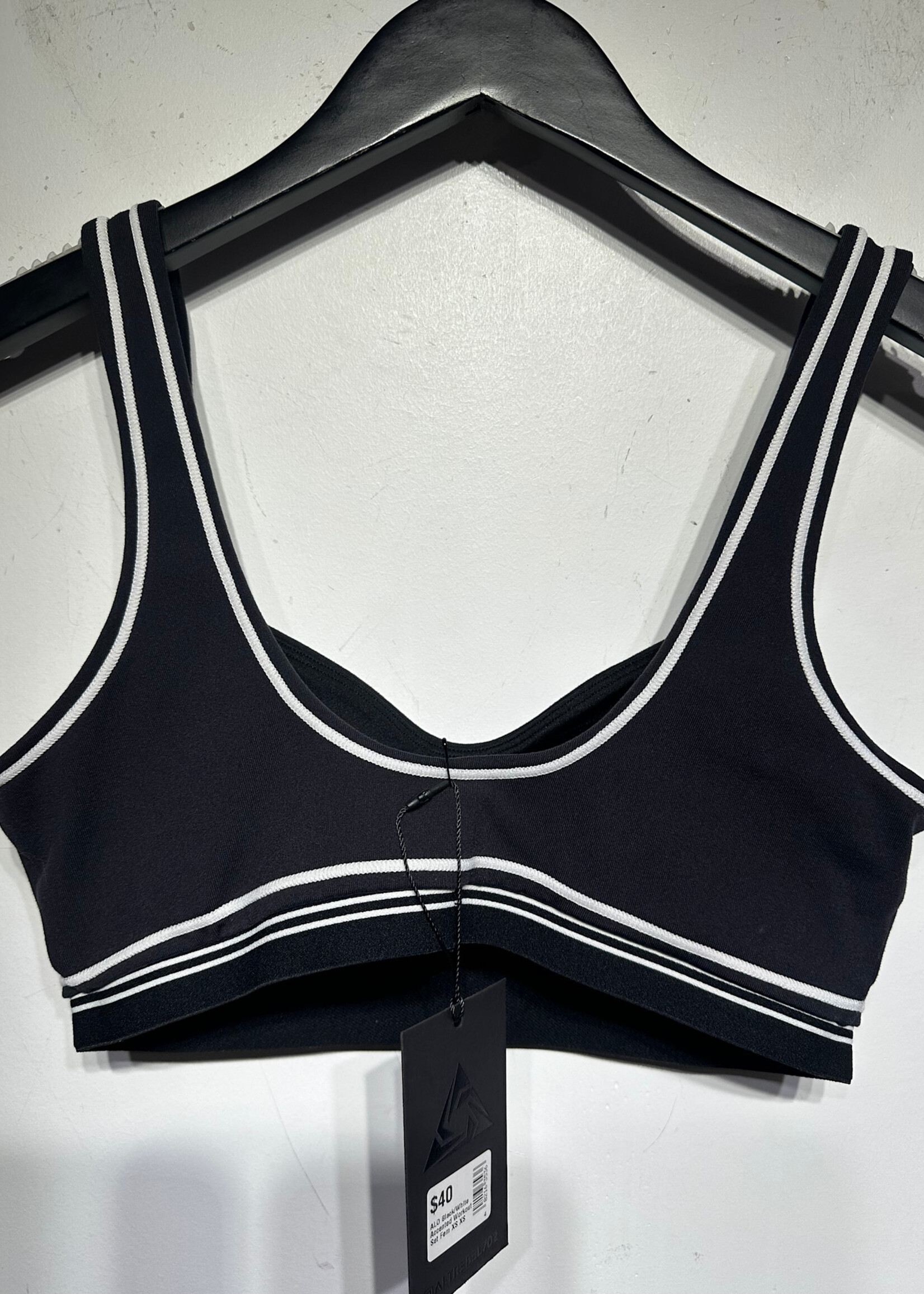 ALO Black/White Accented Workout Set Fem XS