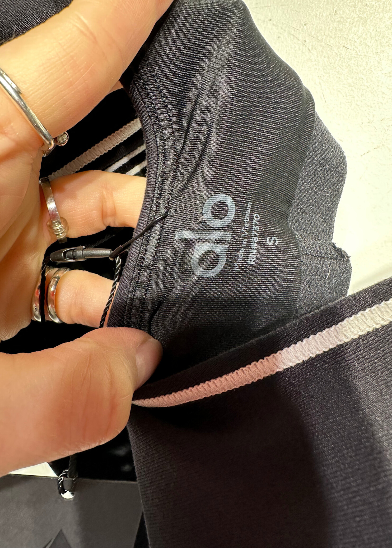 ALO Black/White Accented Workout Set Fem XS