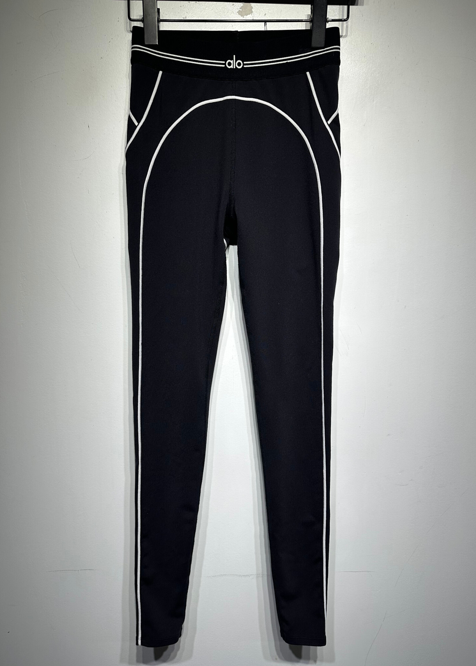 ALO Black/White Accented Workout Set Fem XS