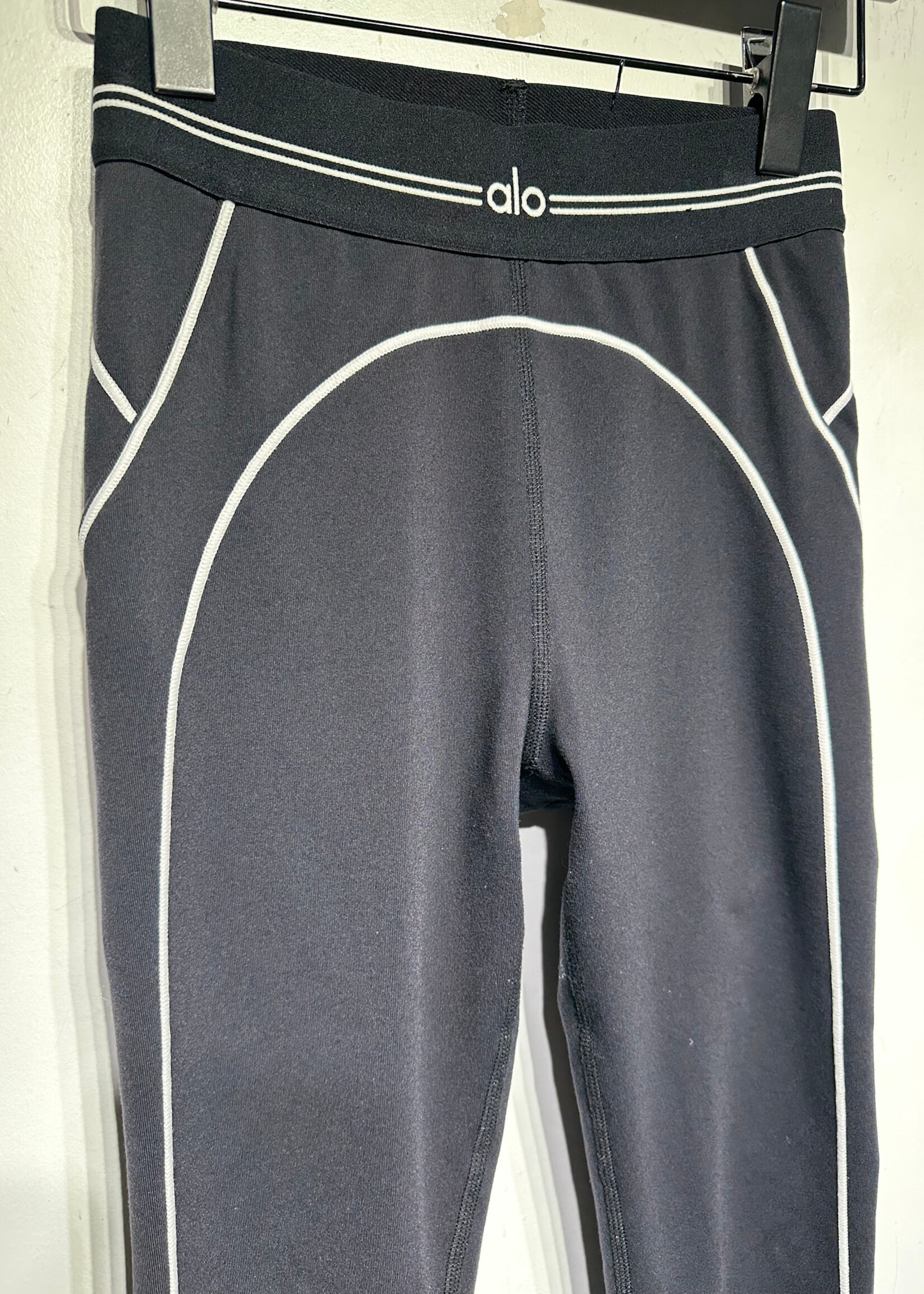 ALO Black/White Accented Workout Set Fem XS