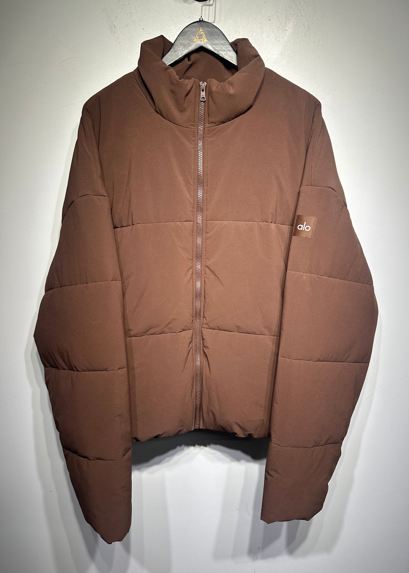 Alo Yoga NWT Puffer Jacket Masc 2XL