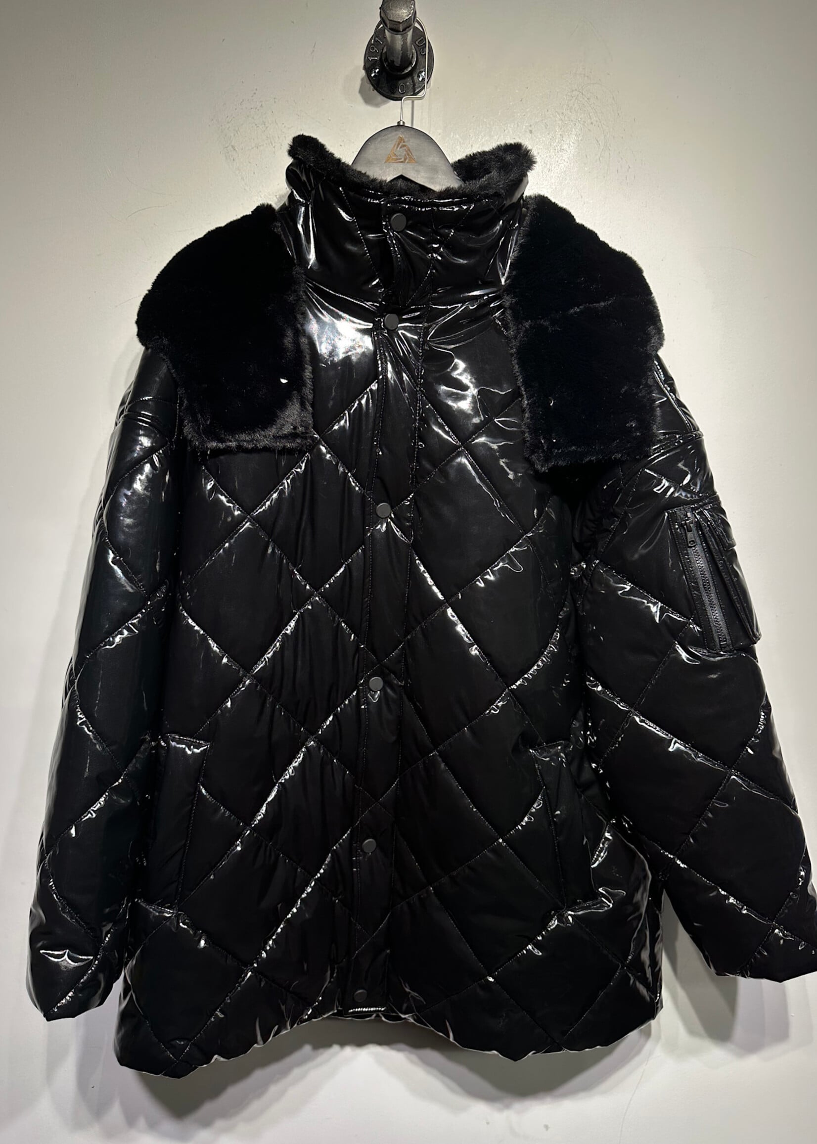 Alo Black Patent Puffer Jacket Fem L