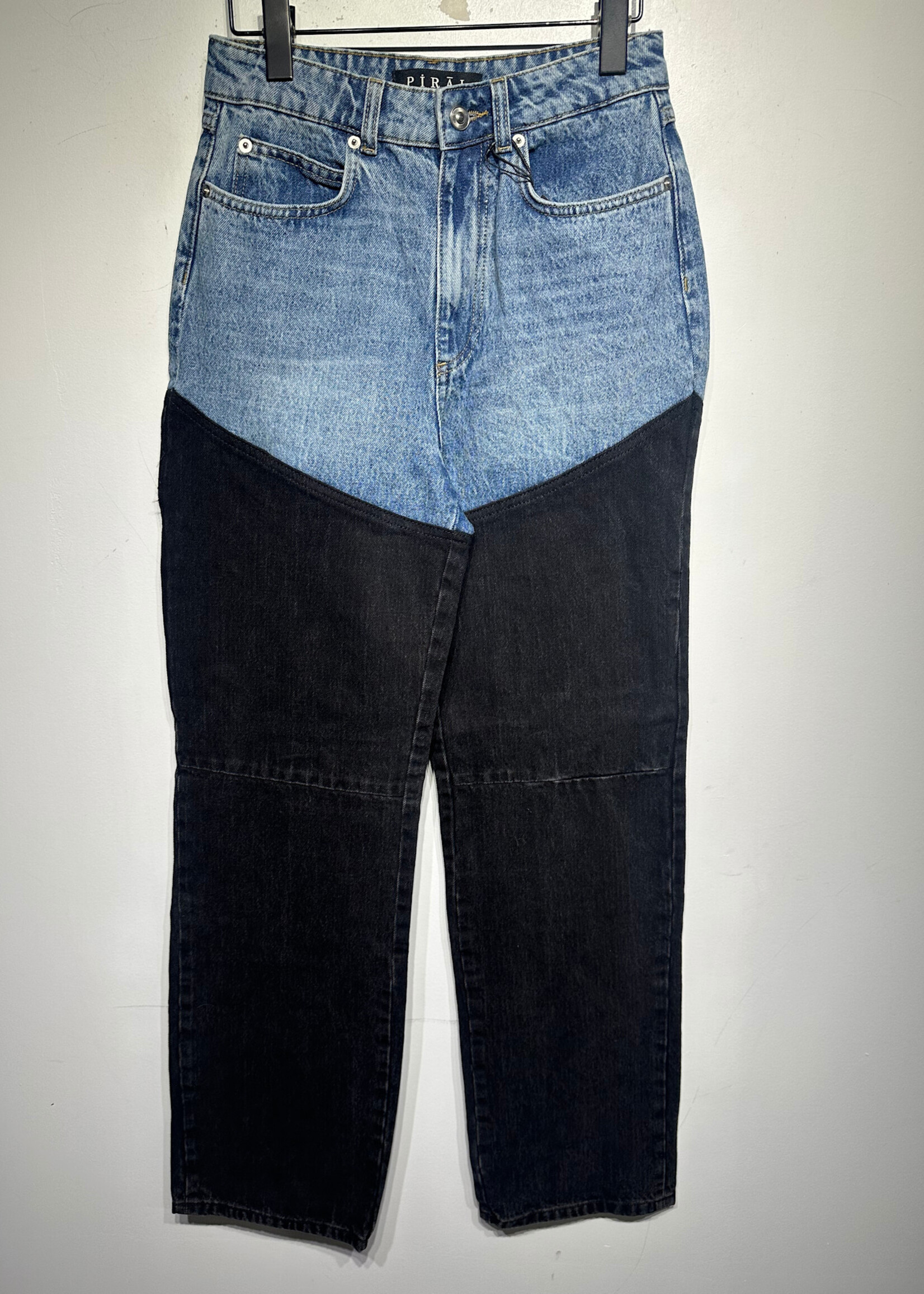 Piral NWT Black Light Wash Jean Fem26