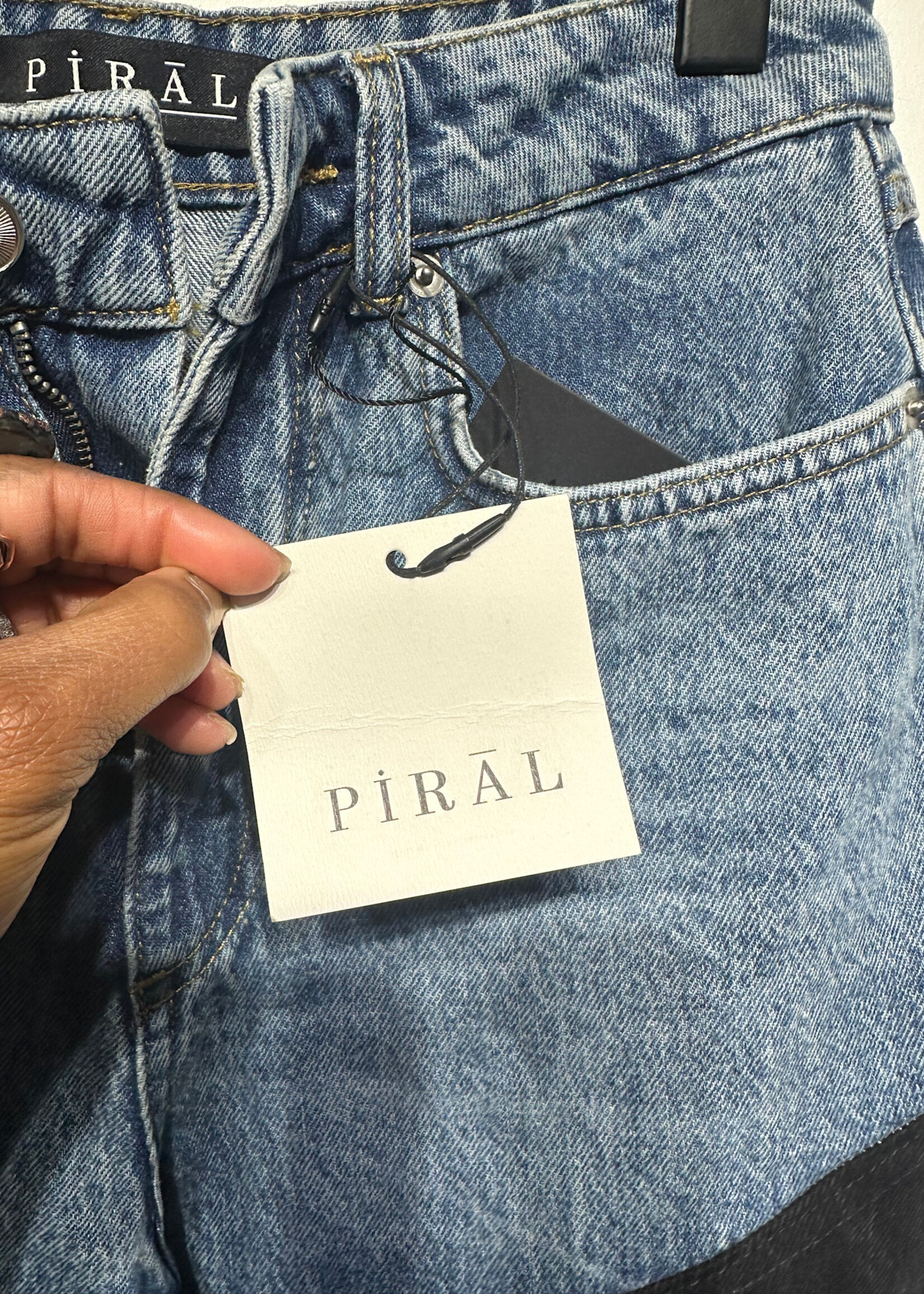 Piral NWT Black Light Wash Jean Fem26
