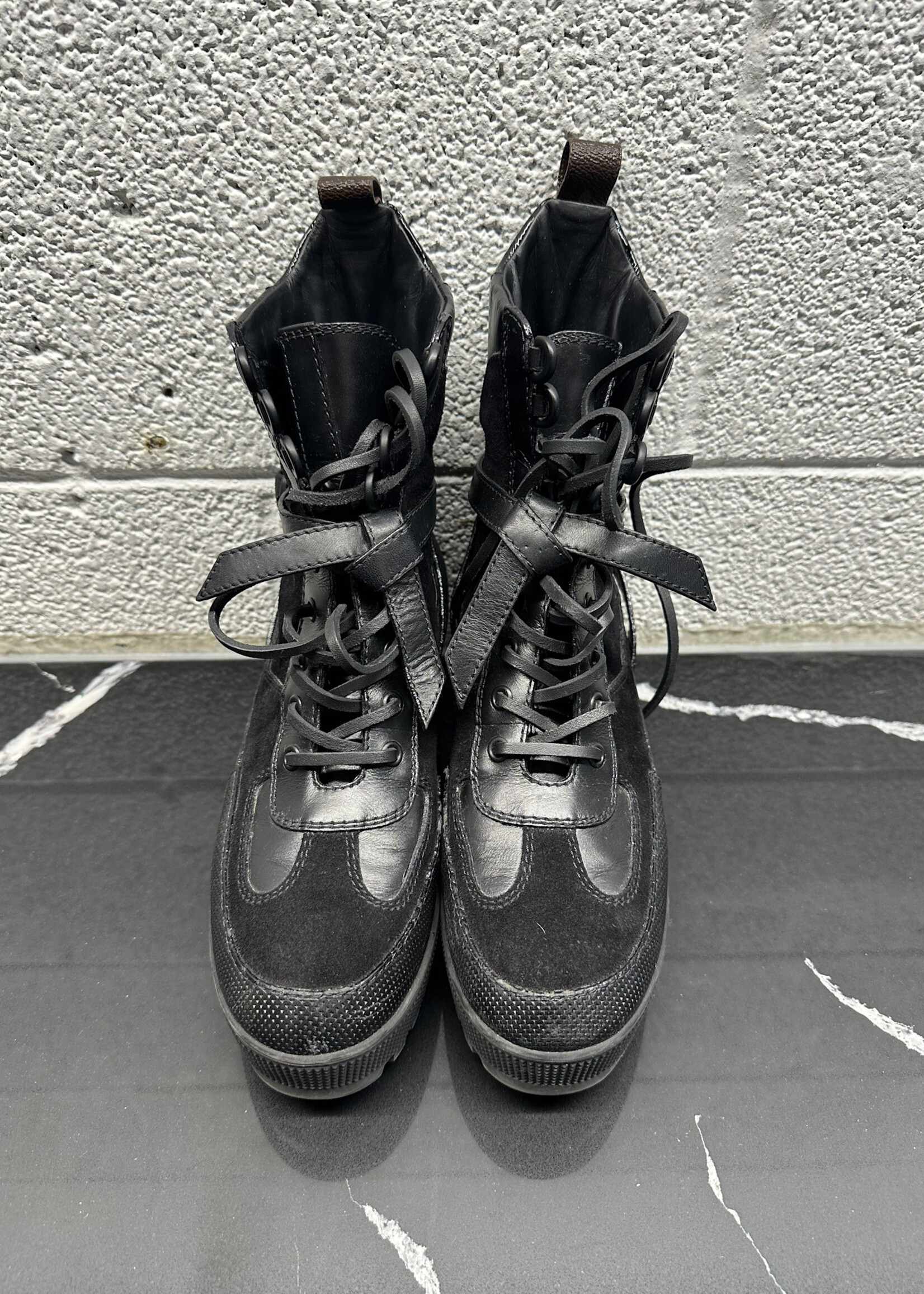 Louis Vuitton Suede Lace Up Boots 38/8