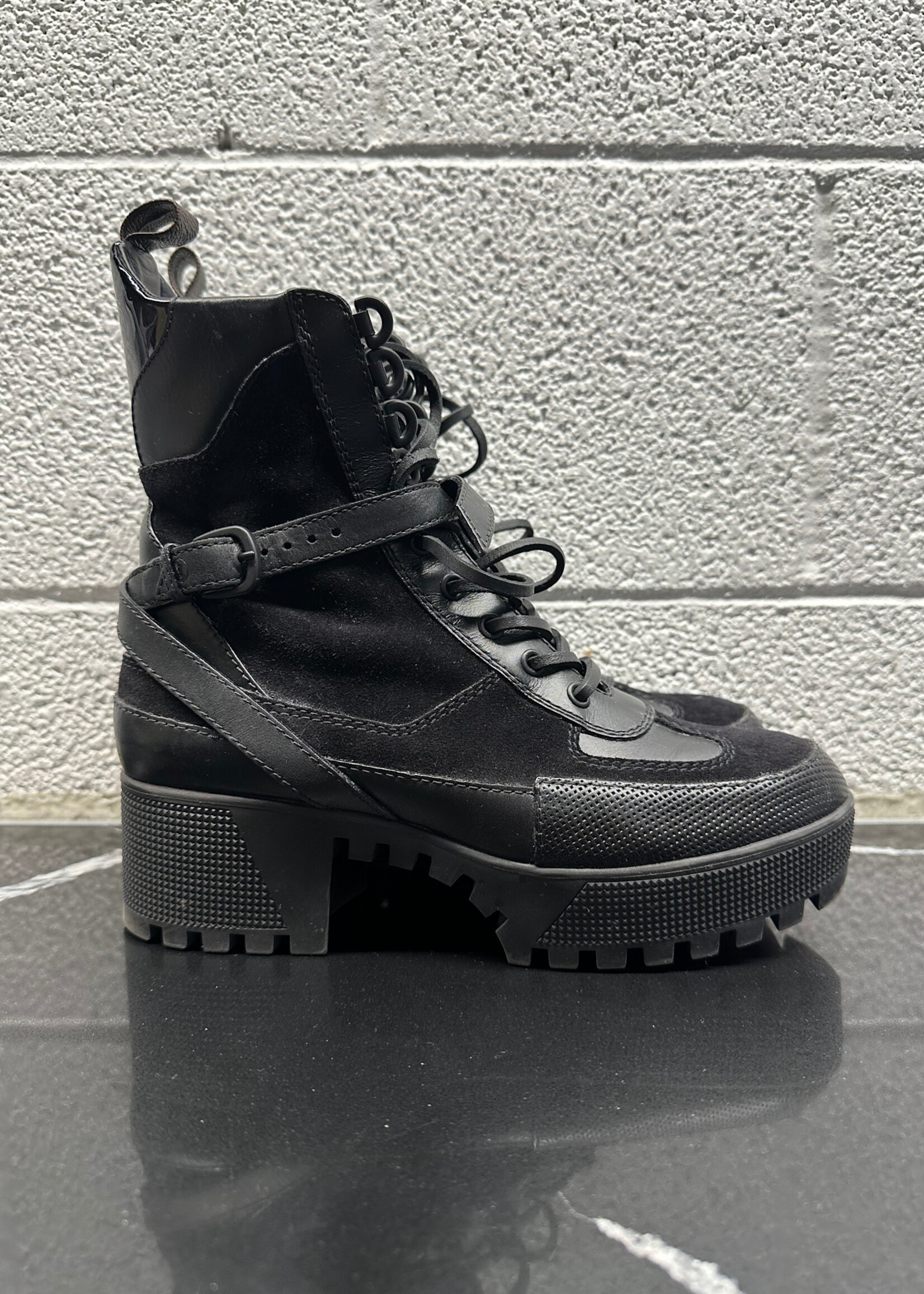 Louis Vuitton Suede Lace Up Boots 38/8