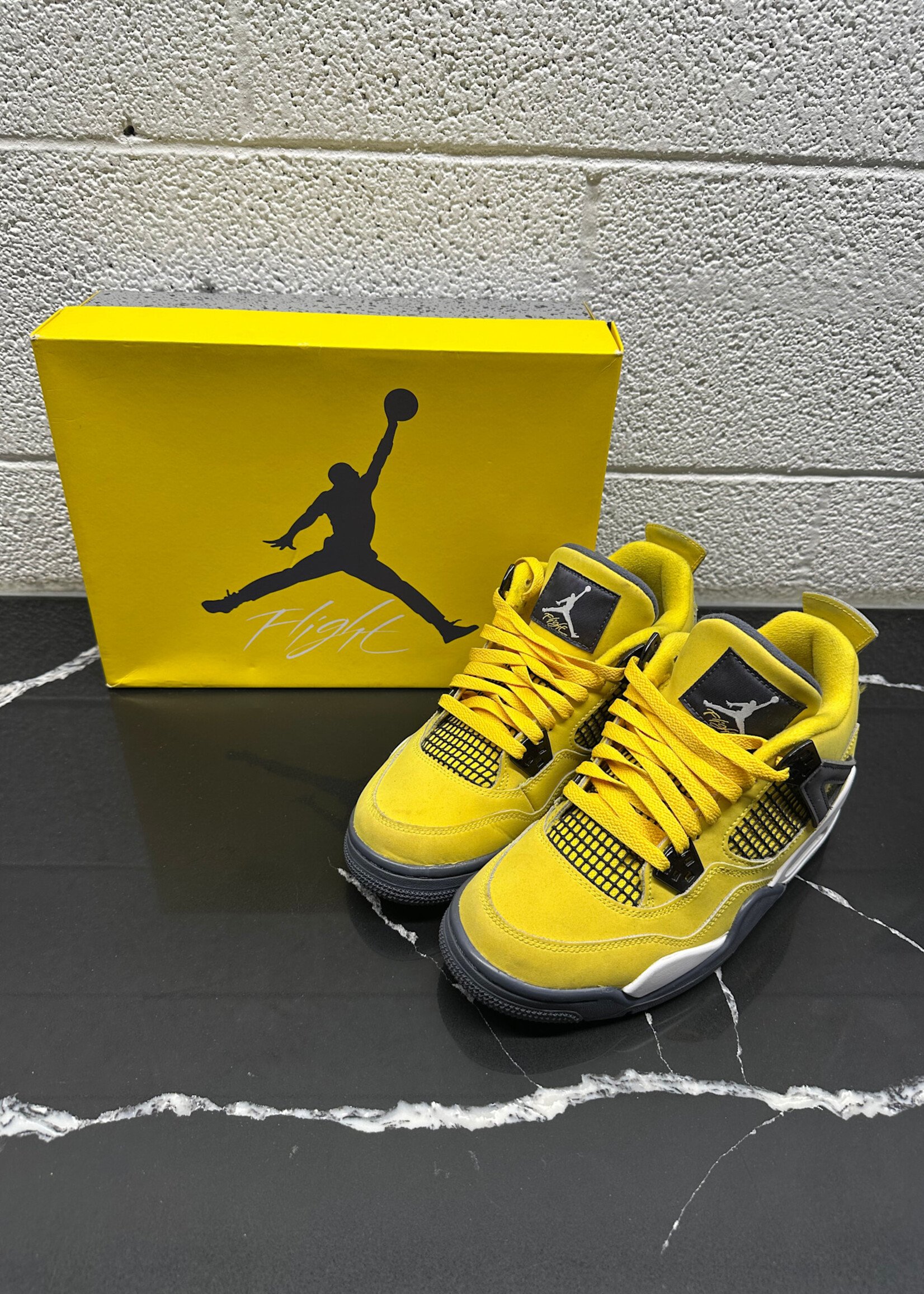 Jordan 4 Lightning Fem 8