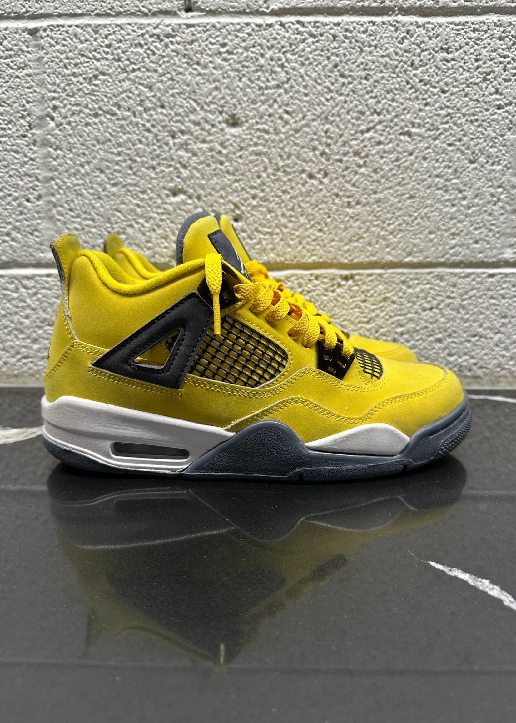 Jordan 4 Lightning Fem 8