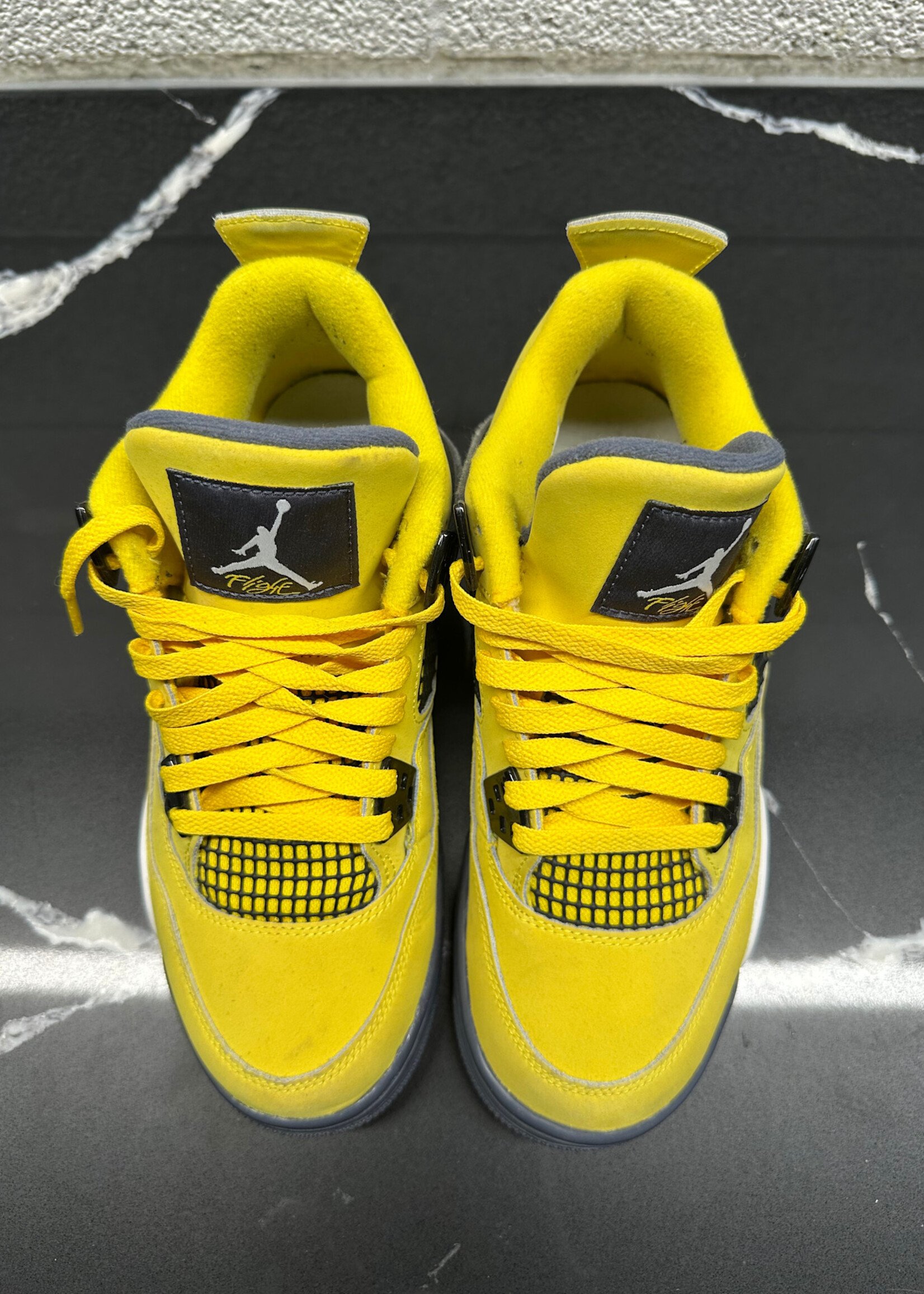 Jordan 4 Lightning Fem 8