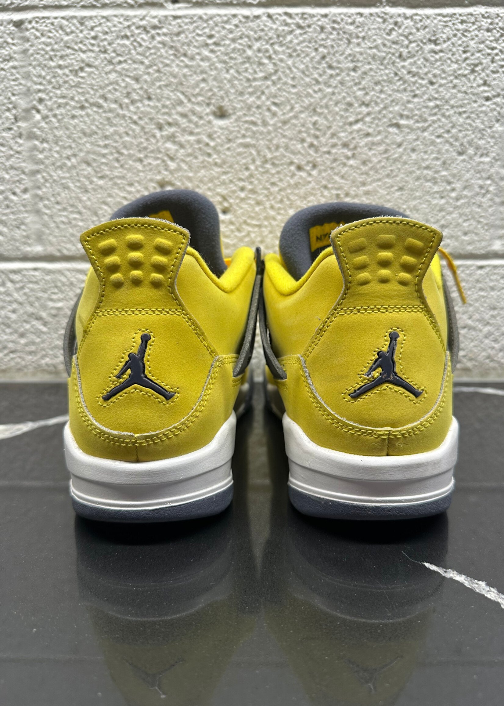 Jordan 4 Lightning Fem 8