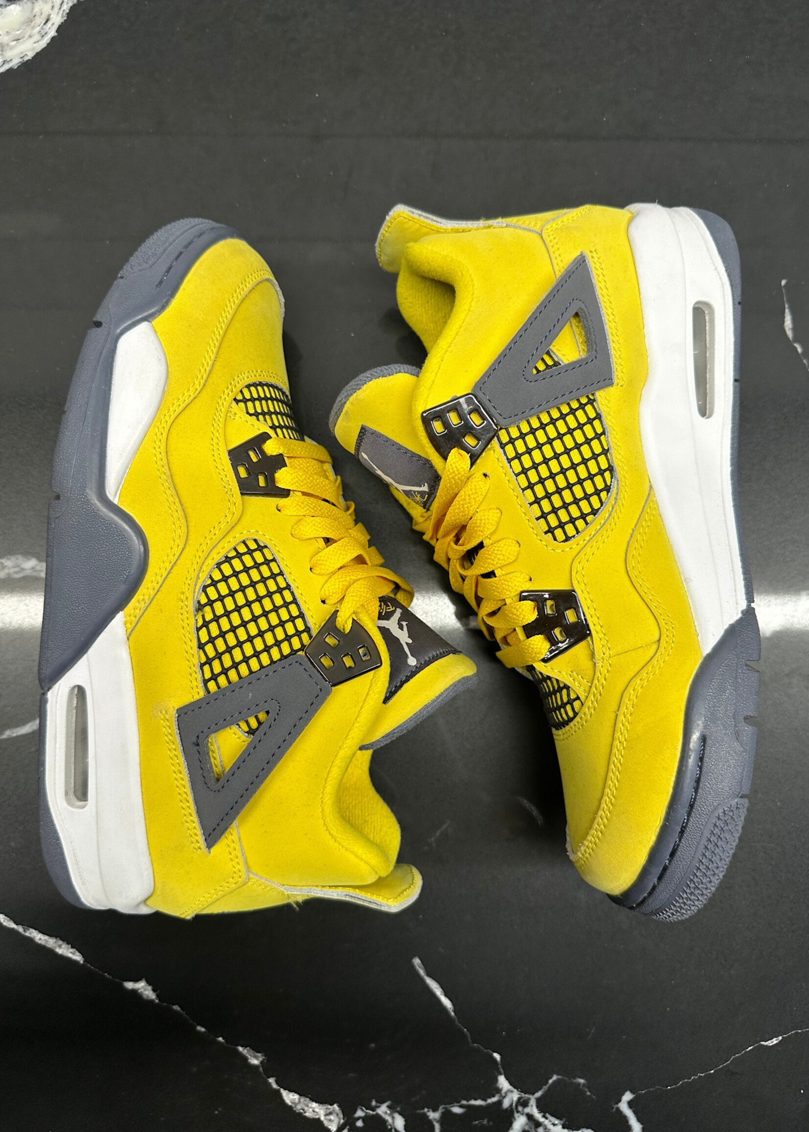 Jordan 4 Lightning Fem 8