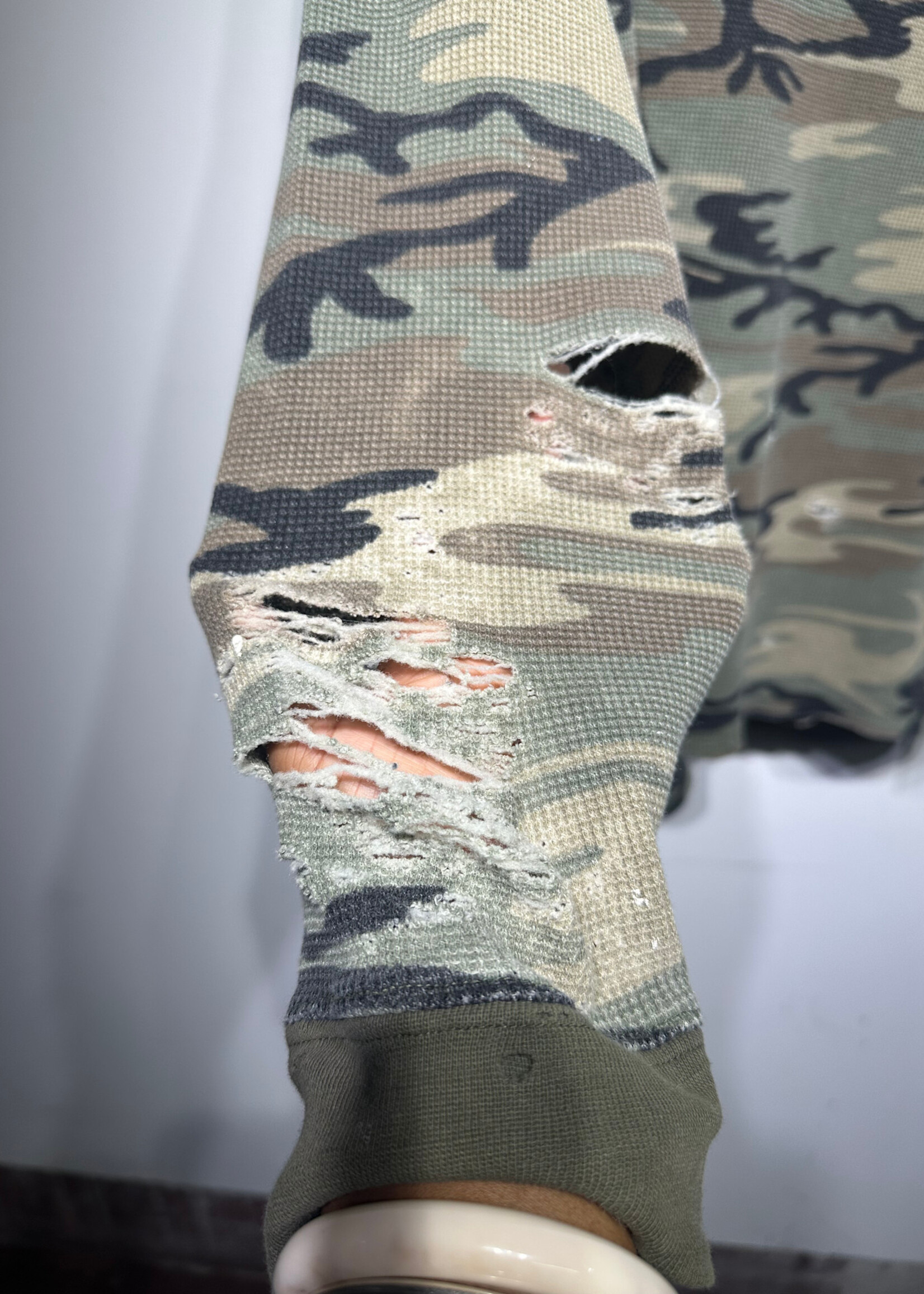 Vintage Distressed Camo Thermal XL