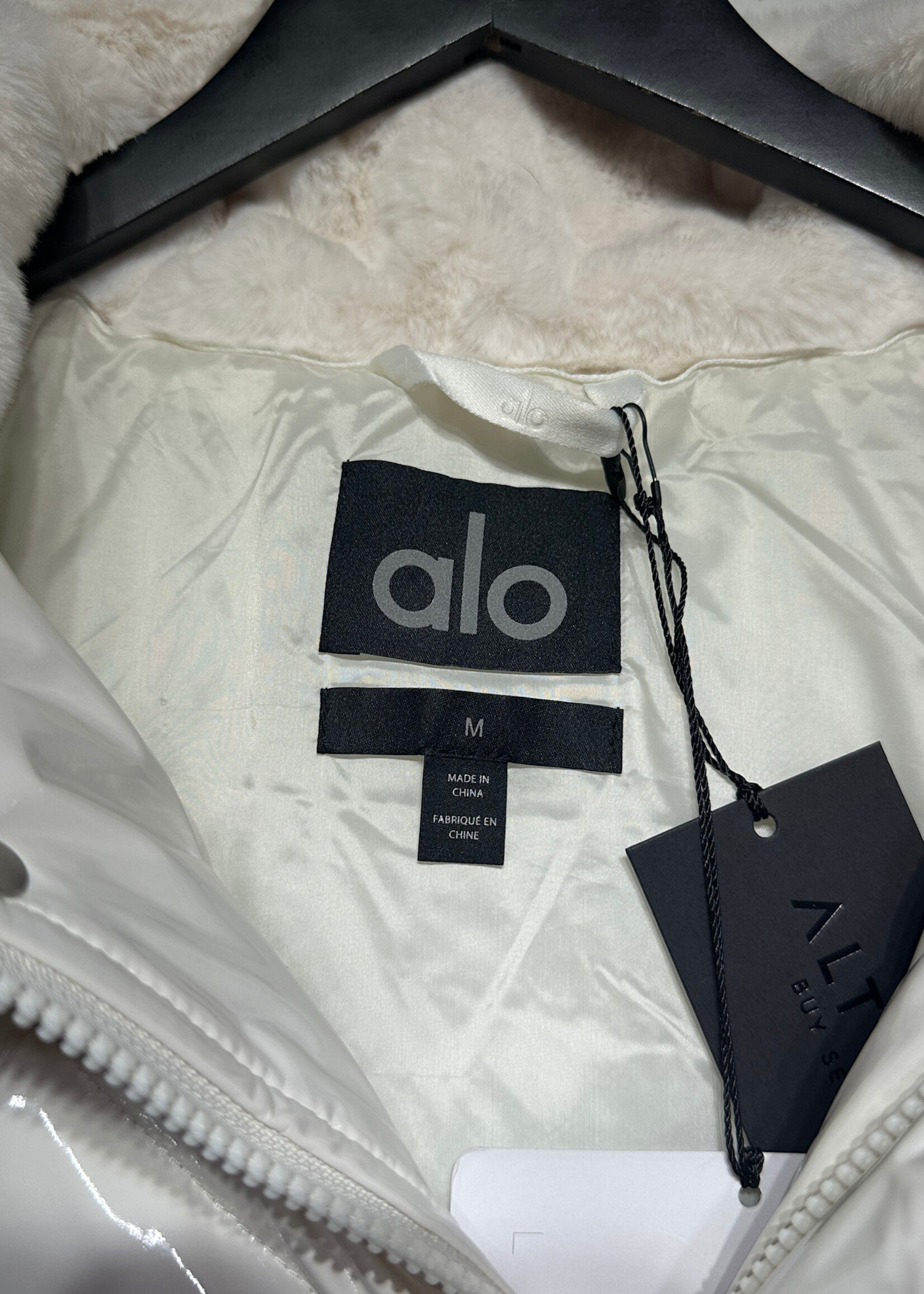 NWT Alo White Poly Quilt Hooded Jacket M AS IS