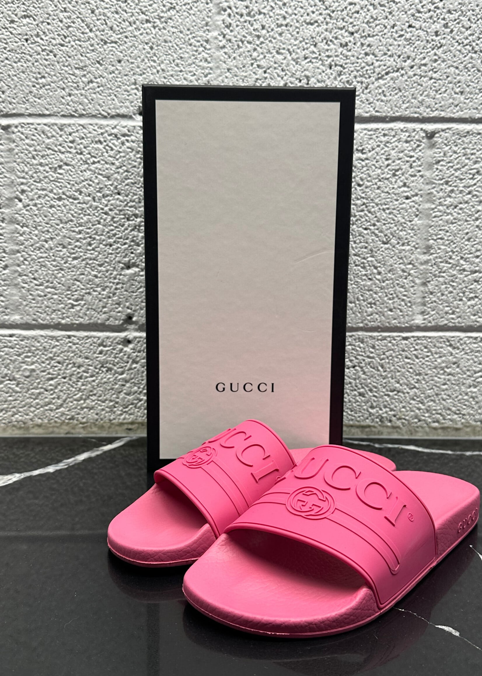 Gucci Pursuit 18D Logo Pink Sandals Fem 8