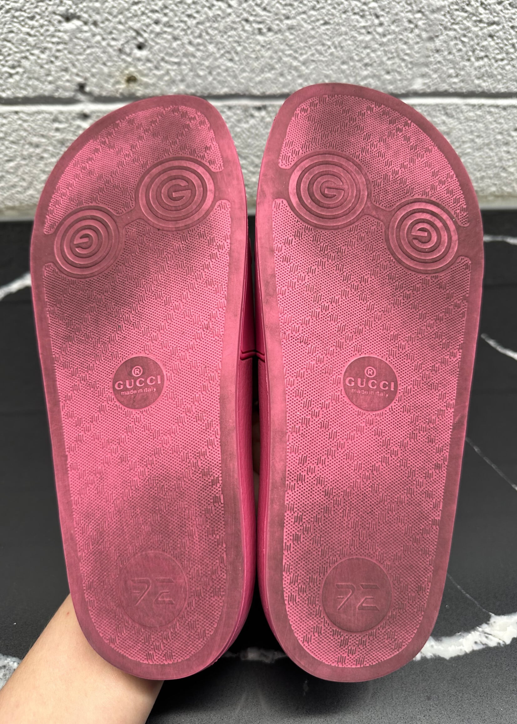 Gucci Pursuit 18D Logo Pink Sandals Fem 8