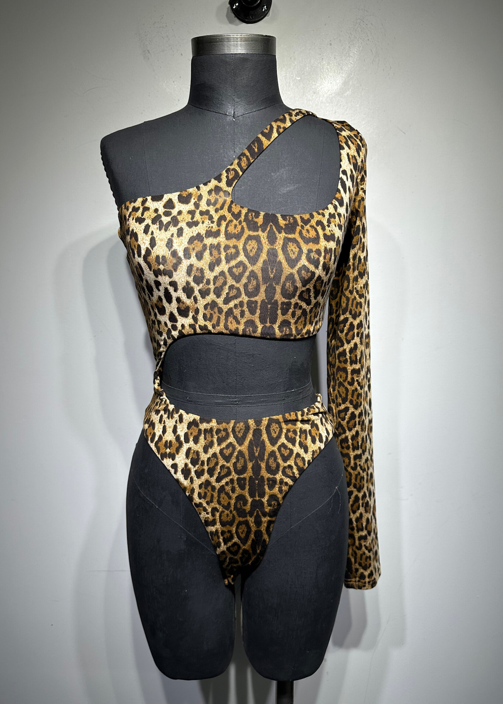 I Am Gia Cheetah Print One Shoulder LS S