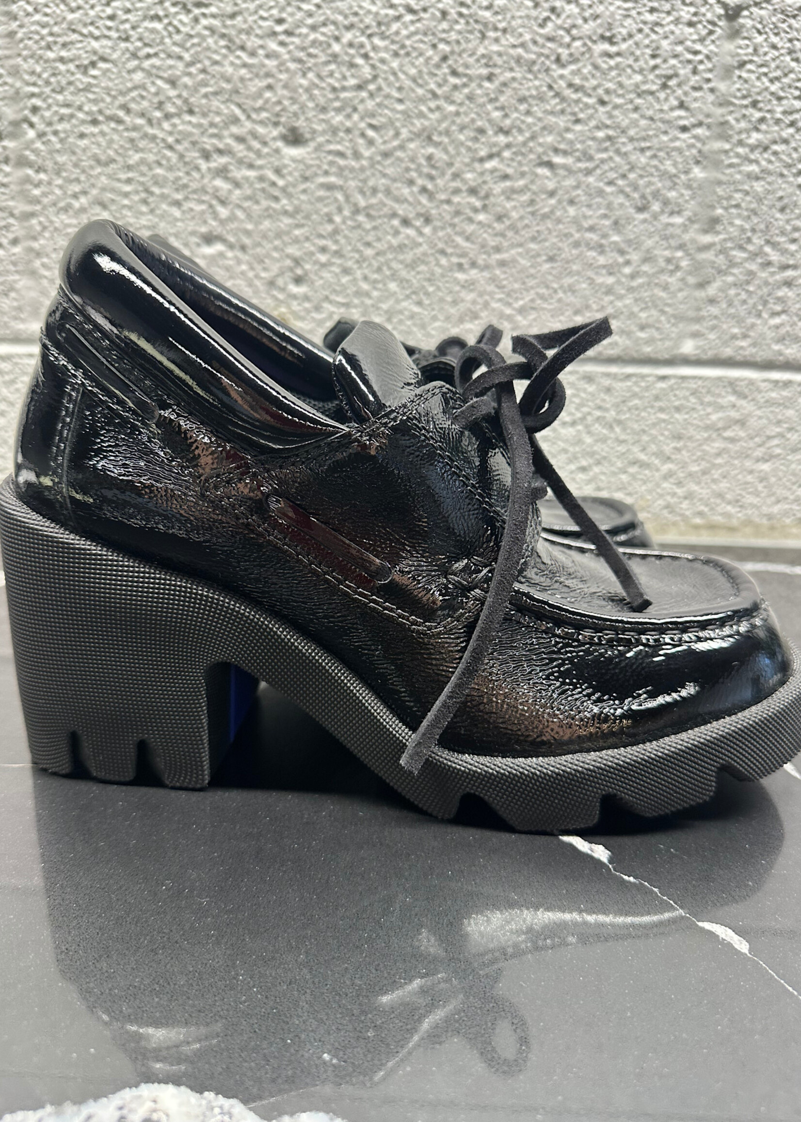 Burberry Patent Leather Stride Pumps 39.5/9