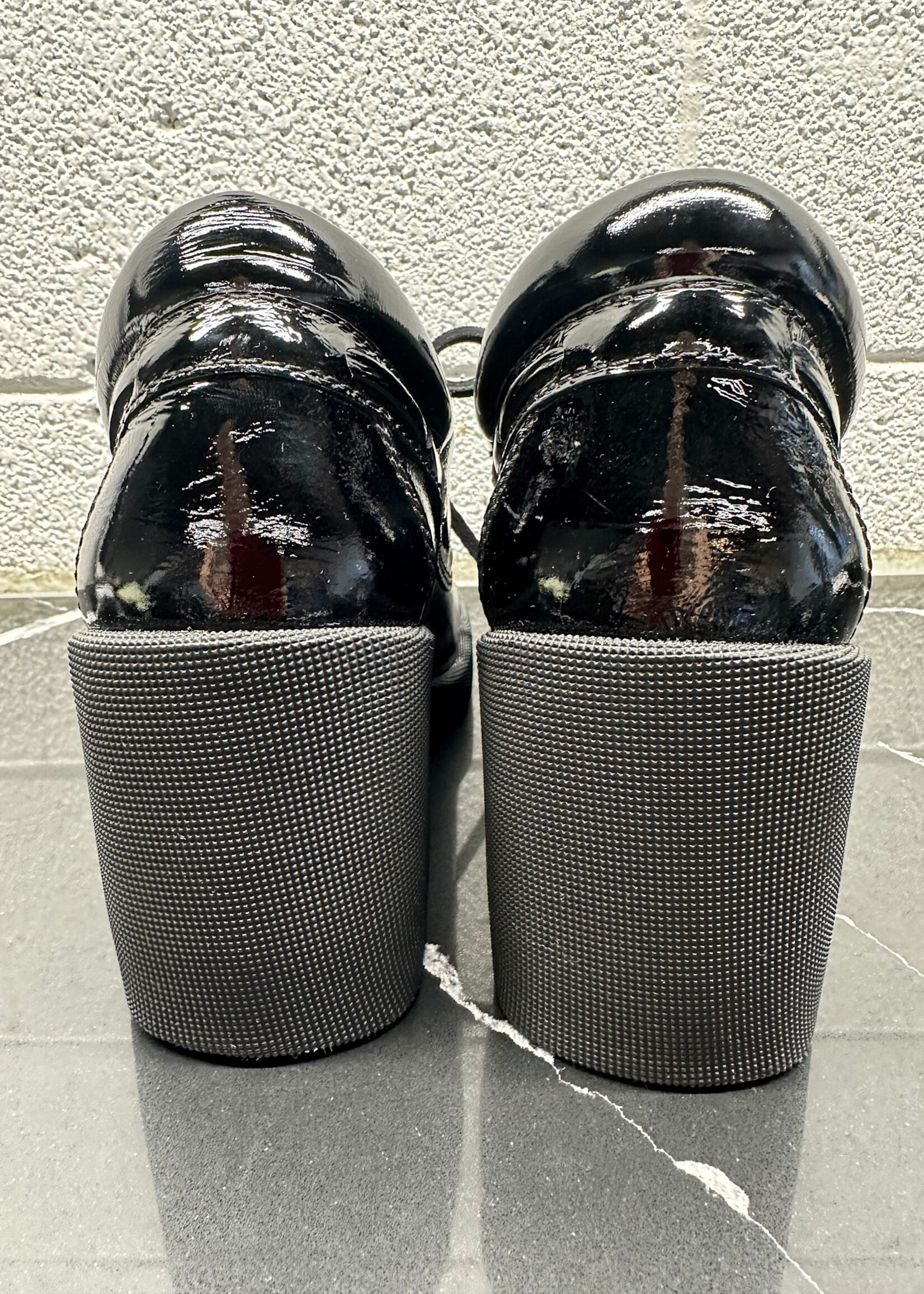 Burberry Patent Leather Stride Pumps 39.5/9