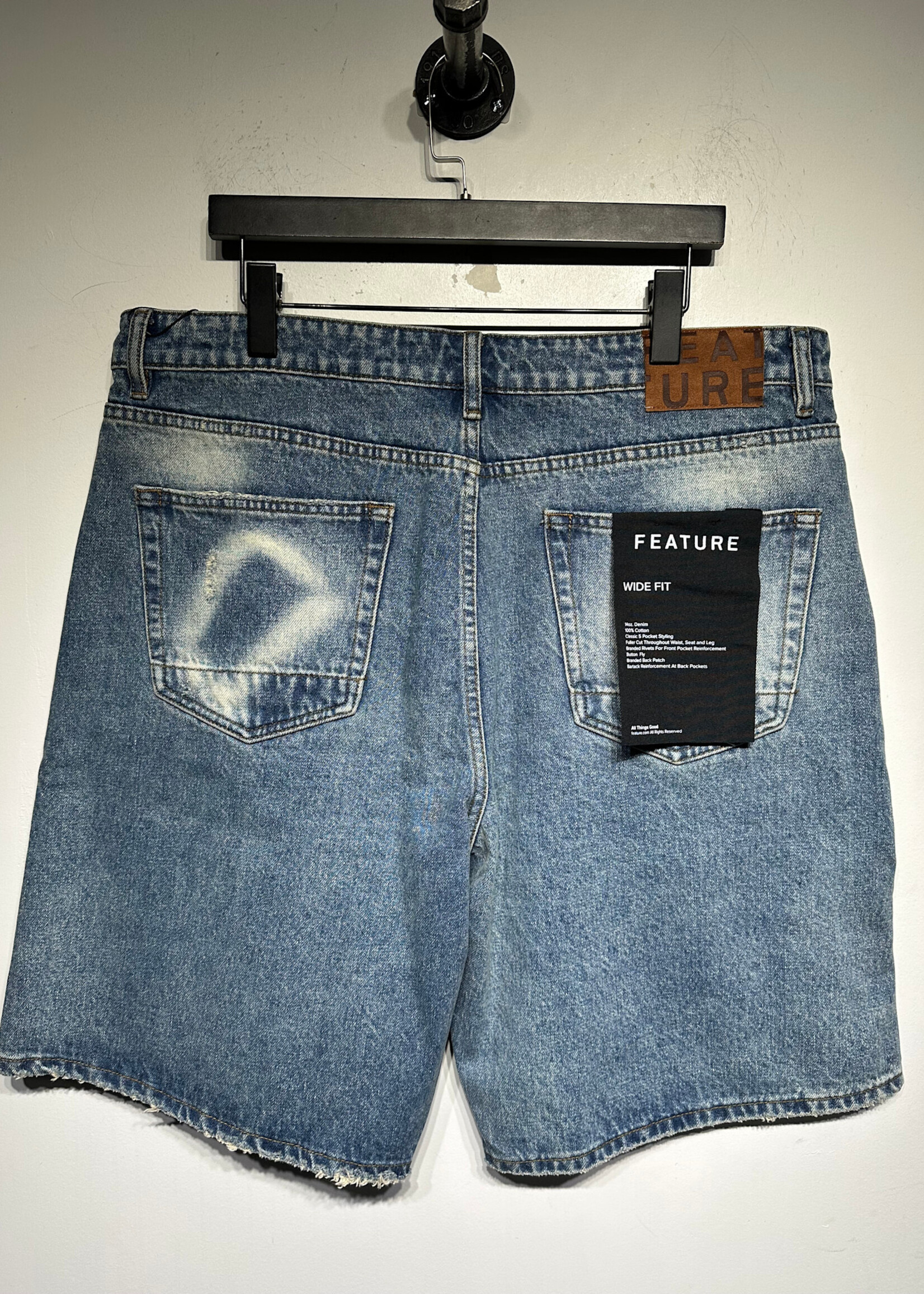 Feature Light Wash Ripped Shorts 36 Masc